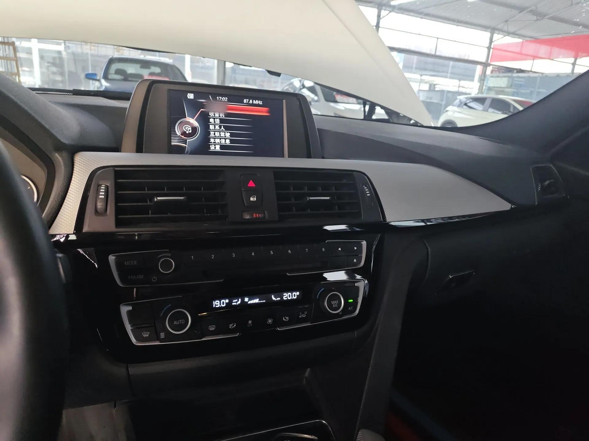 BMW 3 Series 2017 320i M Sport — миниатюра 13