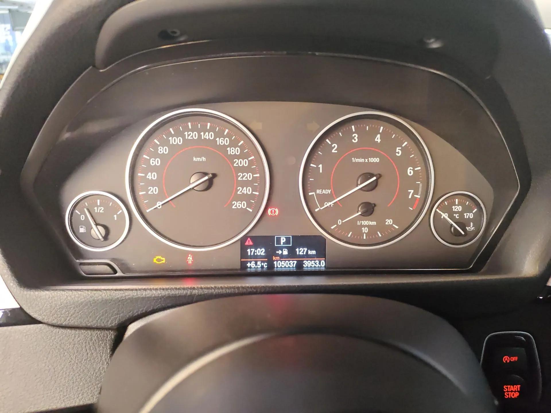 BMW 3 Series 2017 320i M Sport — миниатюра 15