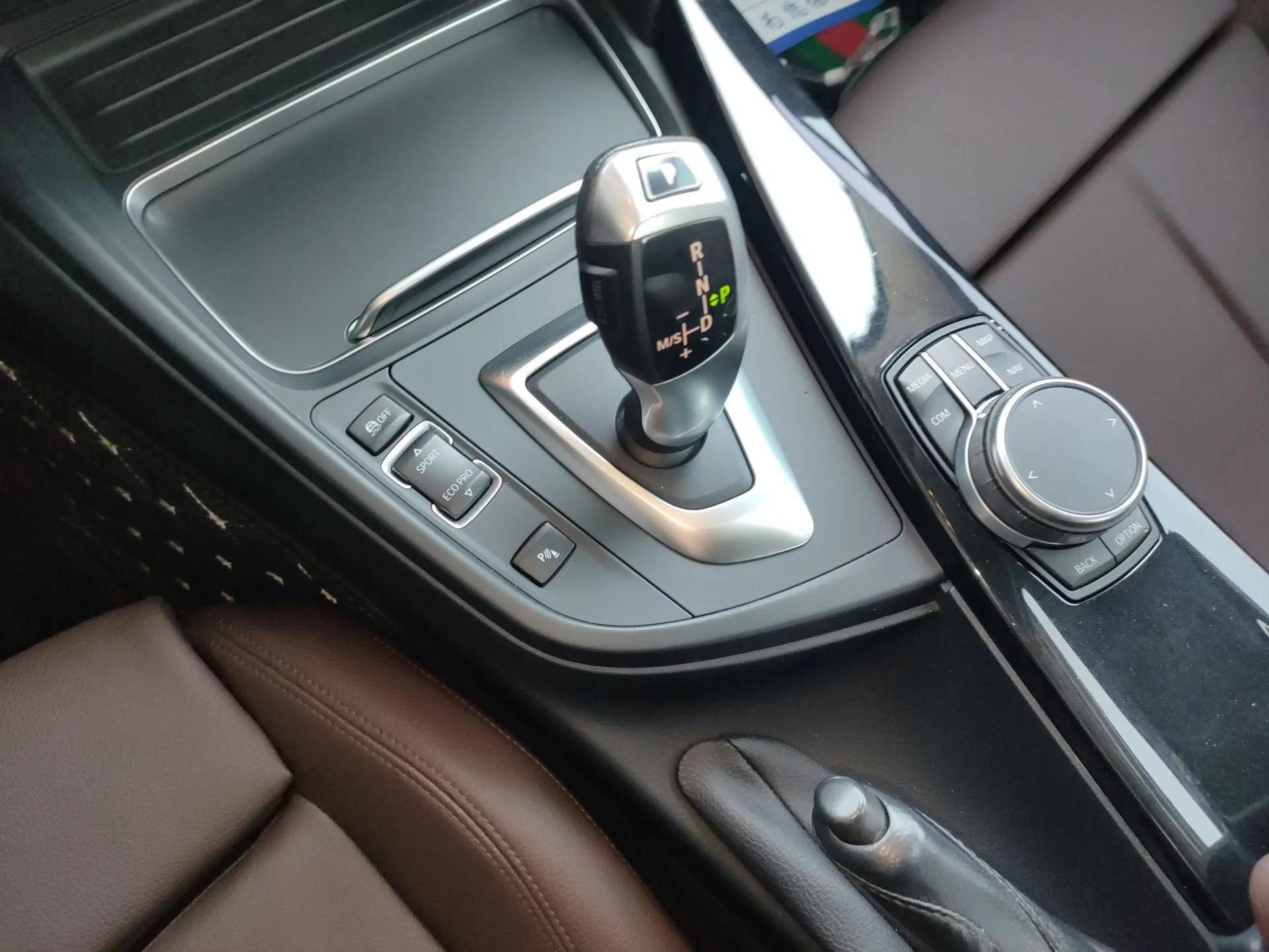 BMW 3 Series 2019 320Li Fashion Model — миниатюра 17