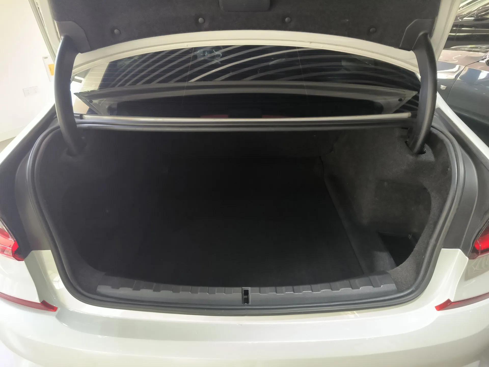 BMW 3 Series 2022 325Li M Sport Package — миниатюра 21