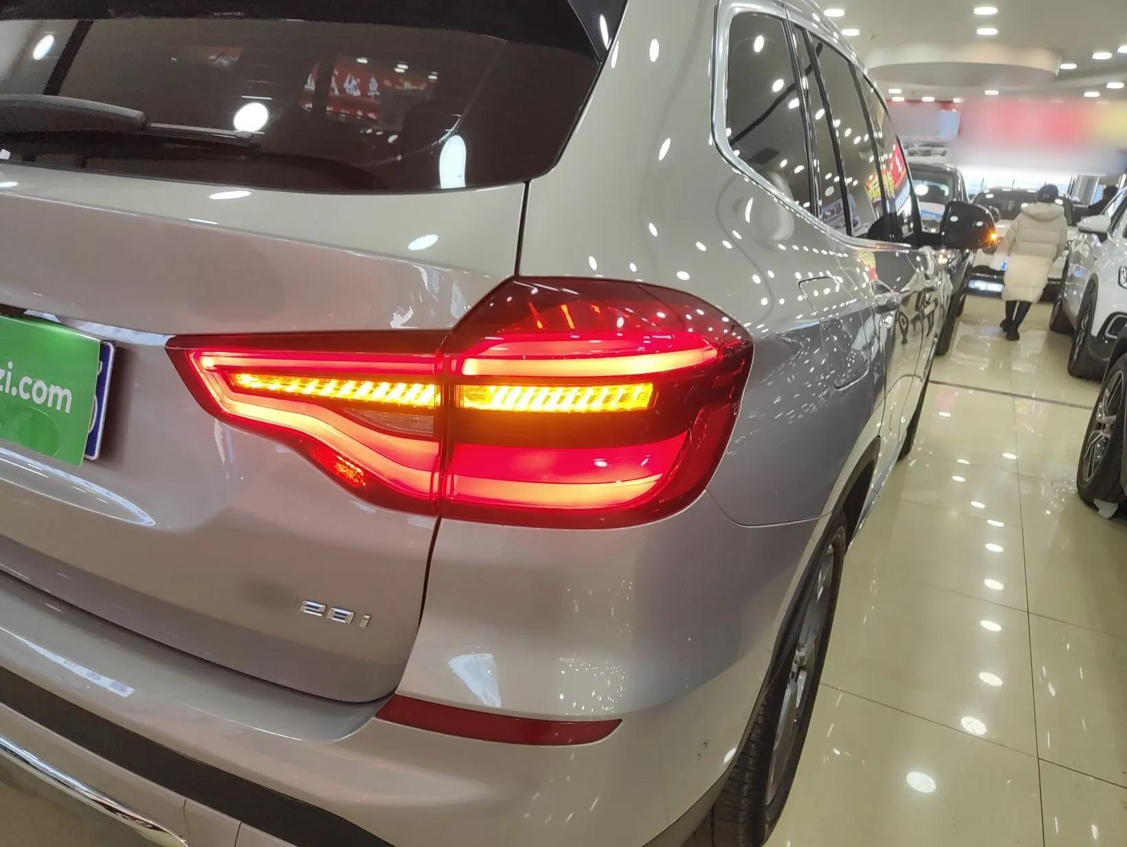 BMW X3 2021 xDrive28i Luxury Package — миниатюра 7