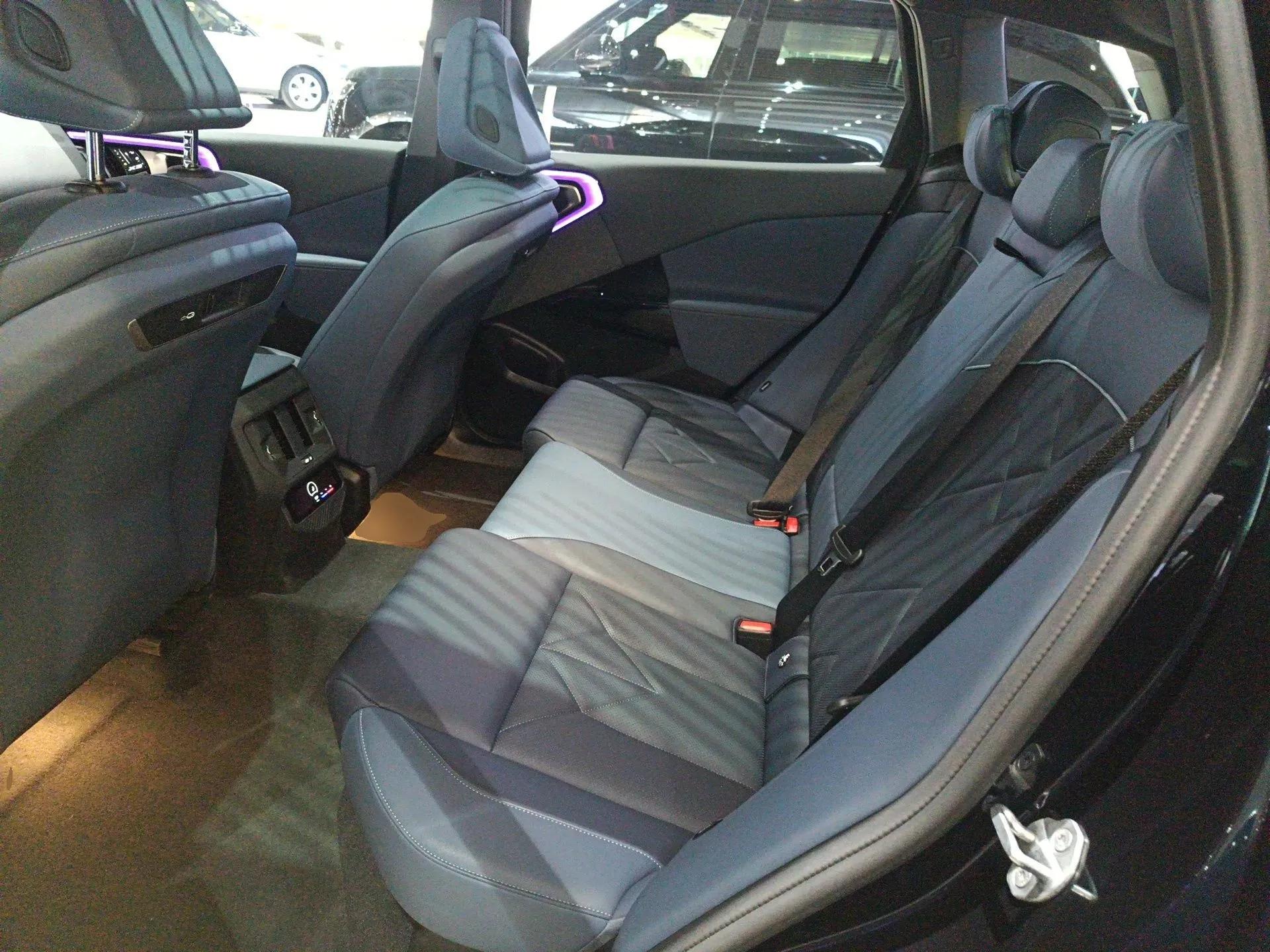 BMW X3 2025 xDrive30L Luxury Edition M Sport Package — миниатюра 19