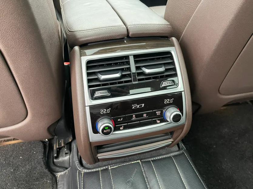 BMW 7 Series 2018 730Li Leading Model Excellence Package — миниатюра 9