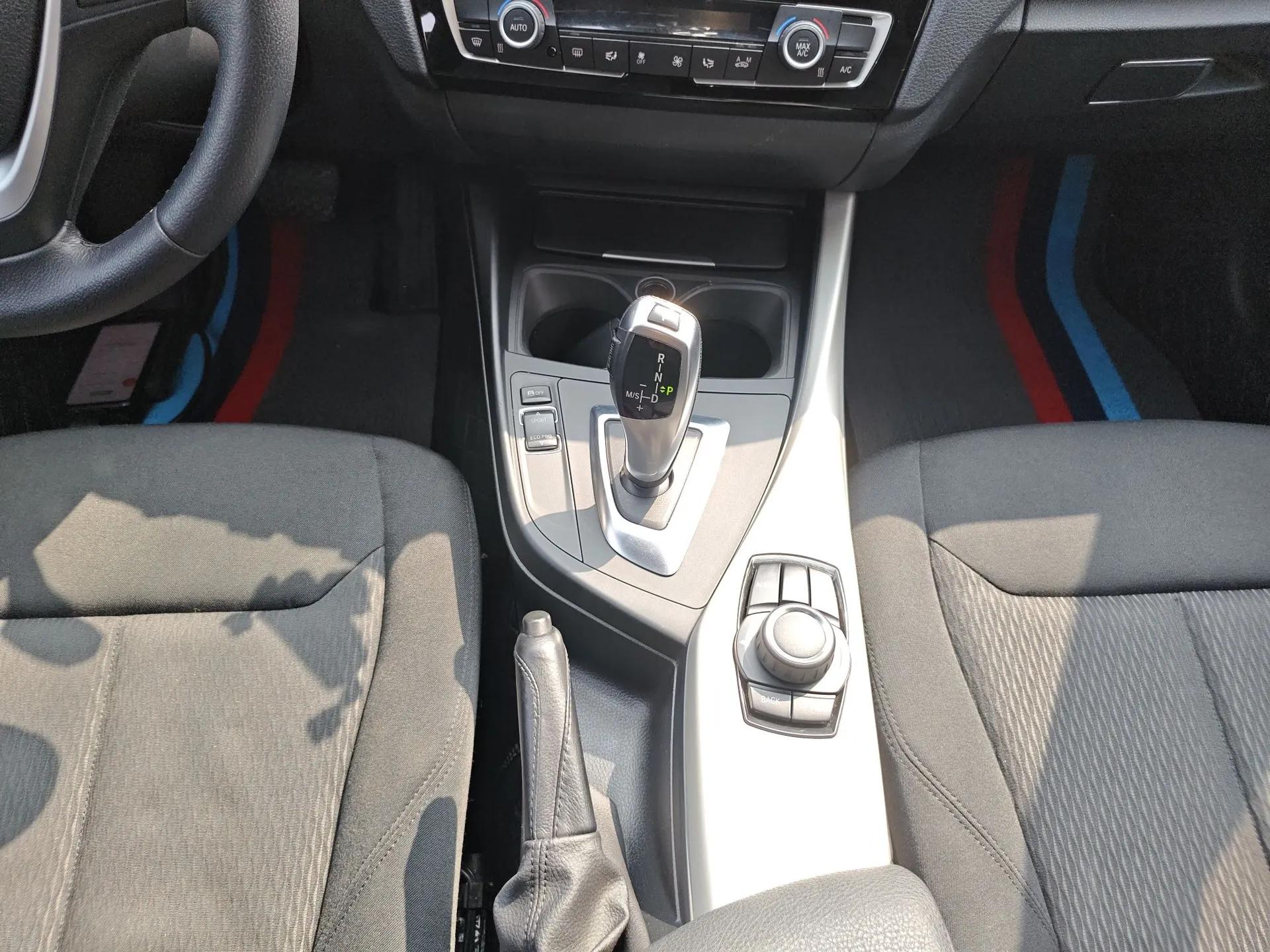 BMW 1 Series 2015 120i Leading Model — миниатюра 17