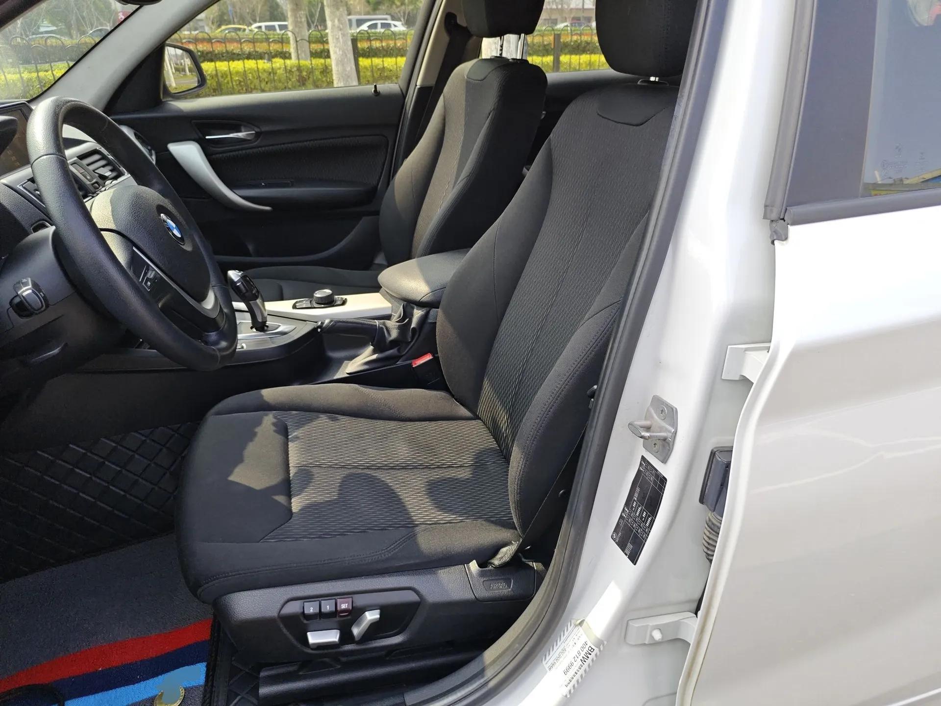 BMW 1 Series 2015 120i Leading Model — миниатюра 18