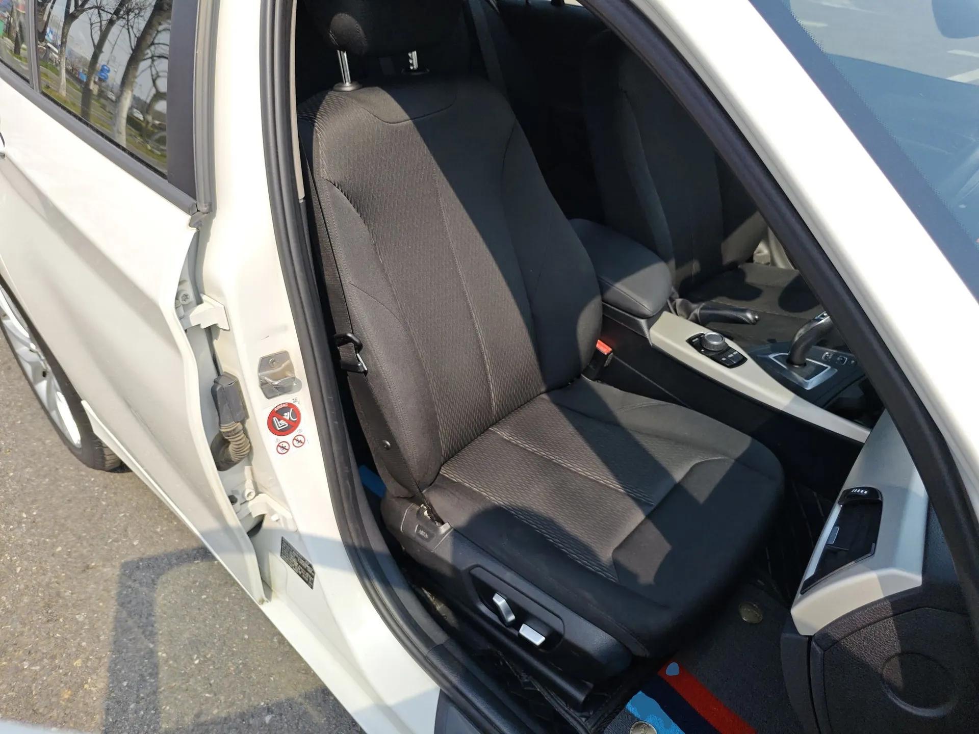 BMW 1 Series 2015 120i Leading Model — миниатюра 23