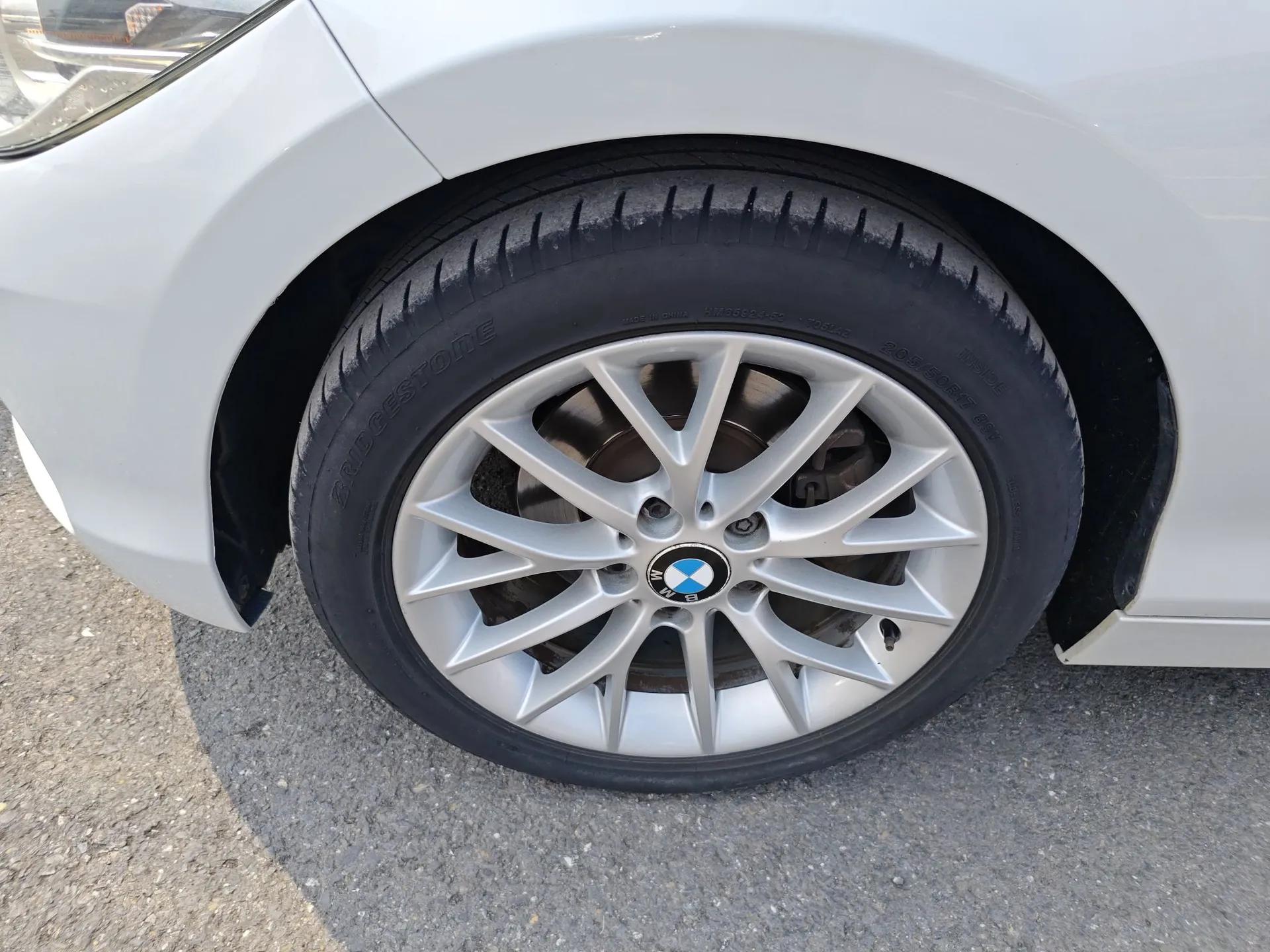 BMW 1 Series 2015 120i Leading Model — миниатюра 8