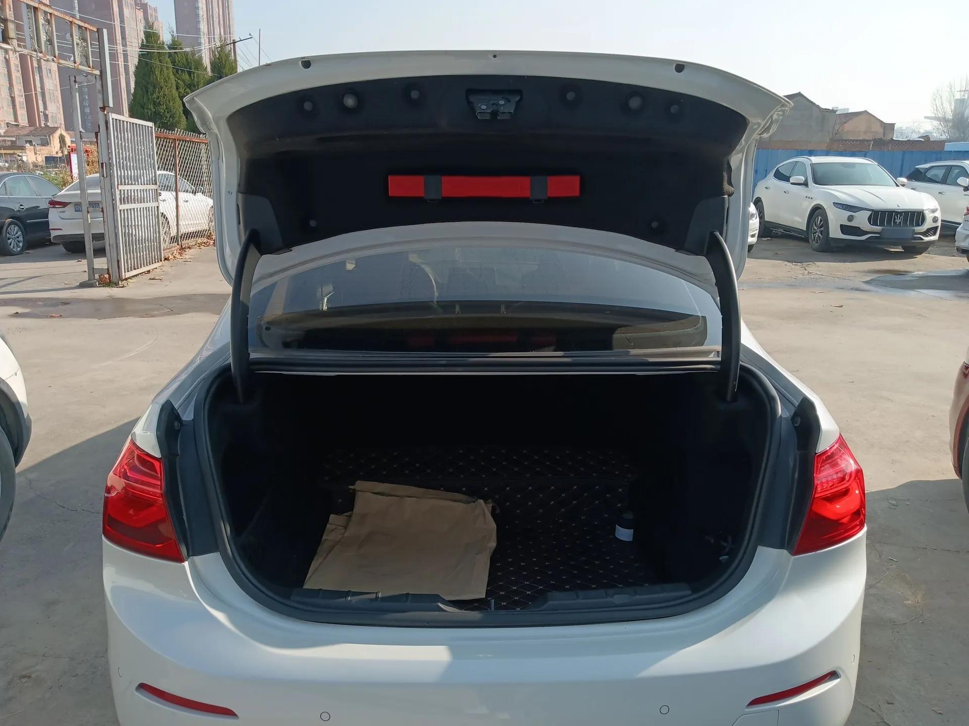 BMW 1 Series 2018 118i Sport Edition — миниатюра 18