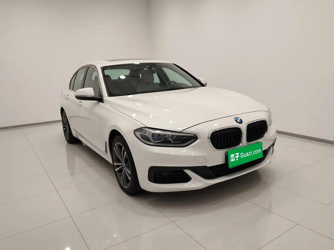 BMW 1 Series 2020 120i Fashion Model — миниатюра 3