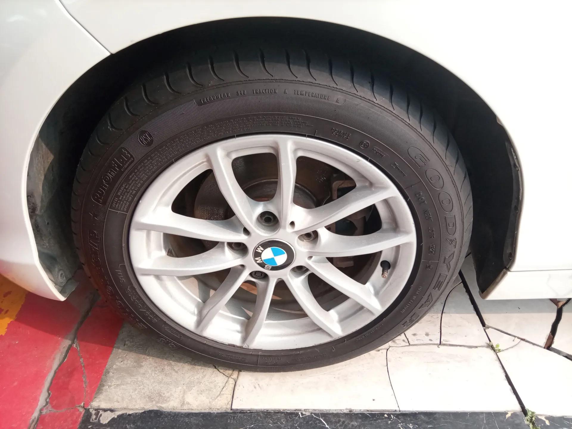 BMW 1 Series 2016 118i Leading Model — миниатюра 9