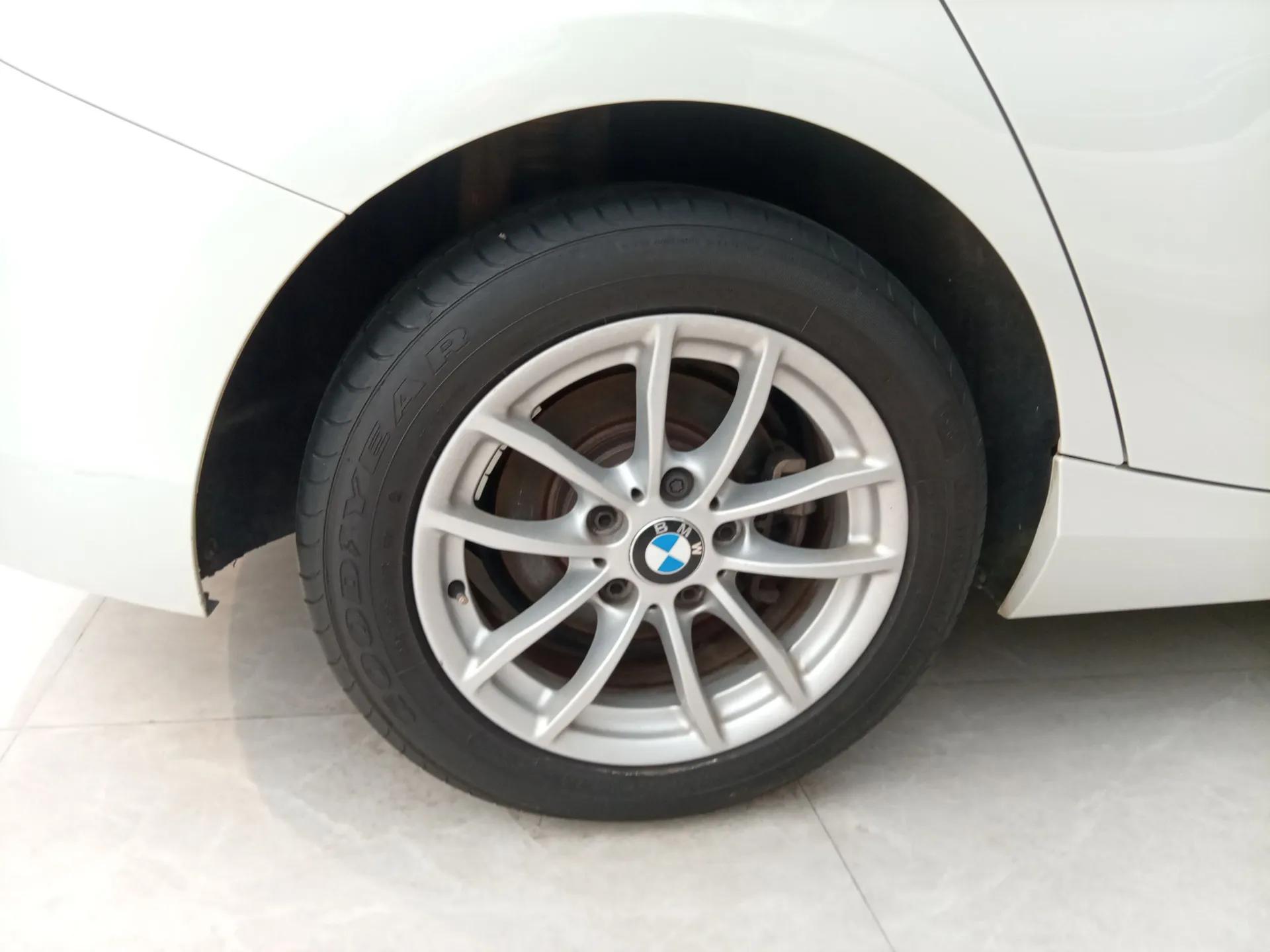 BMW 1 Series 2016 118i Leading Model — миниатюра 10