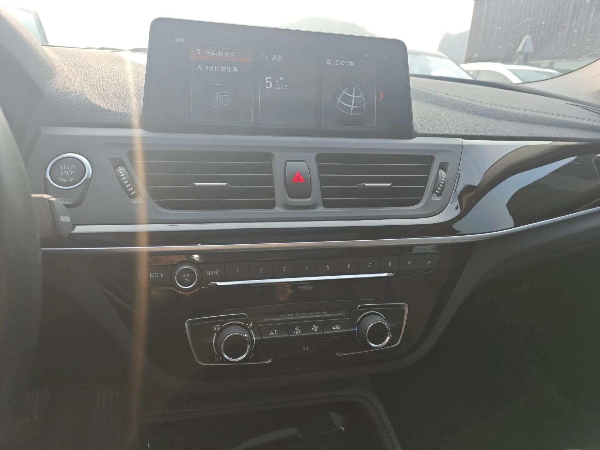 BMW 1 Series 2020 120i M Sport Package — миниатюра 15