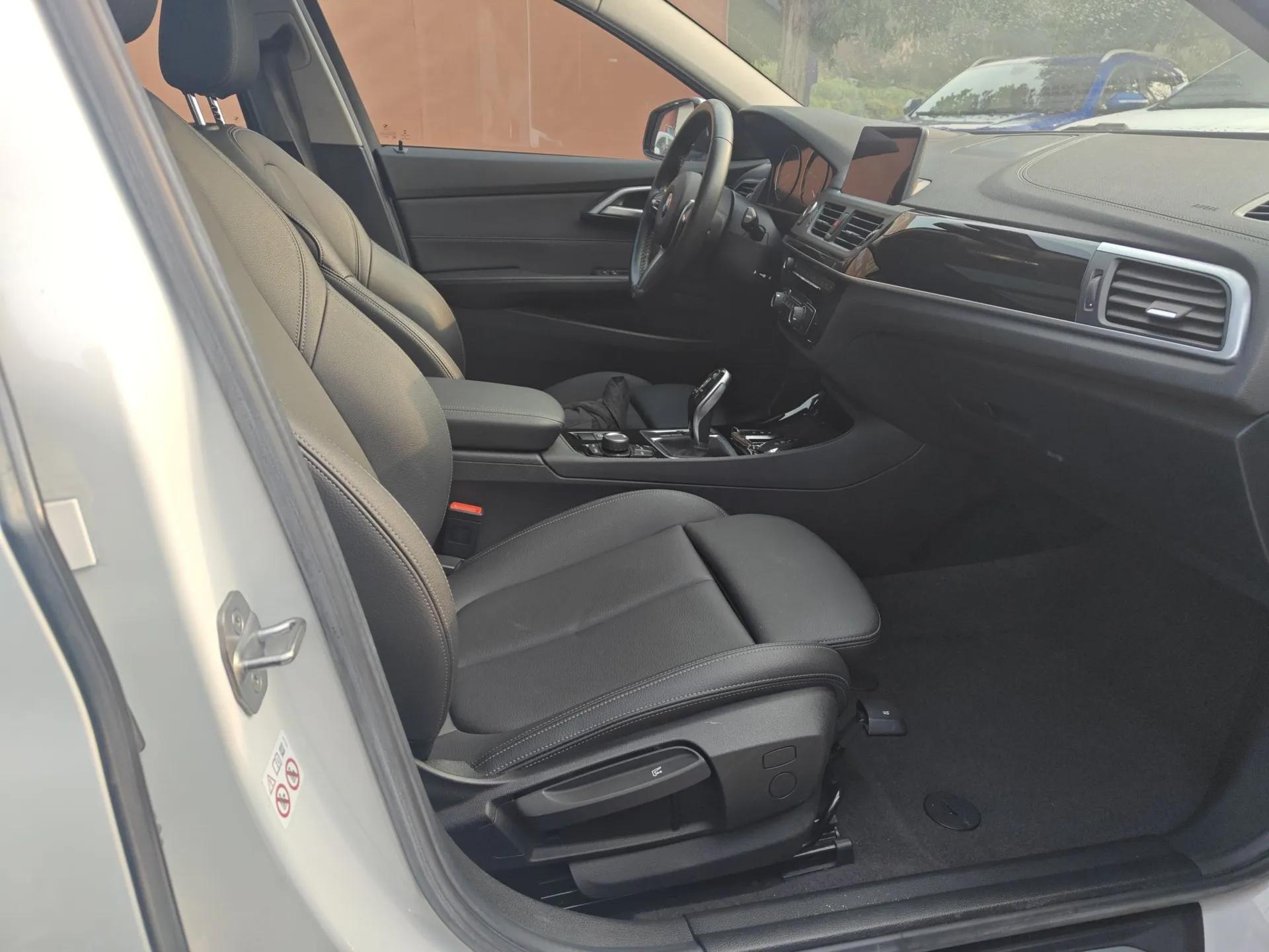 BMW 1 Series 2020 120i M Sport Package — миниатюра 23