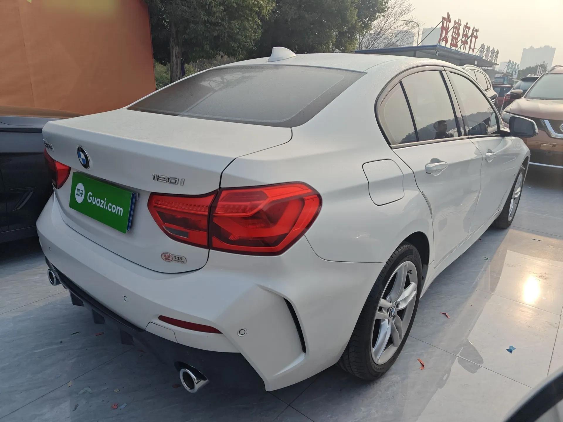 BMW 1 Series 2020 120i M Sport Package — миниатюра 4