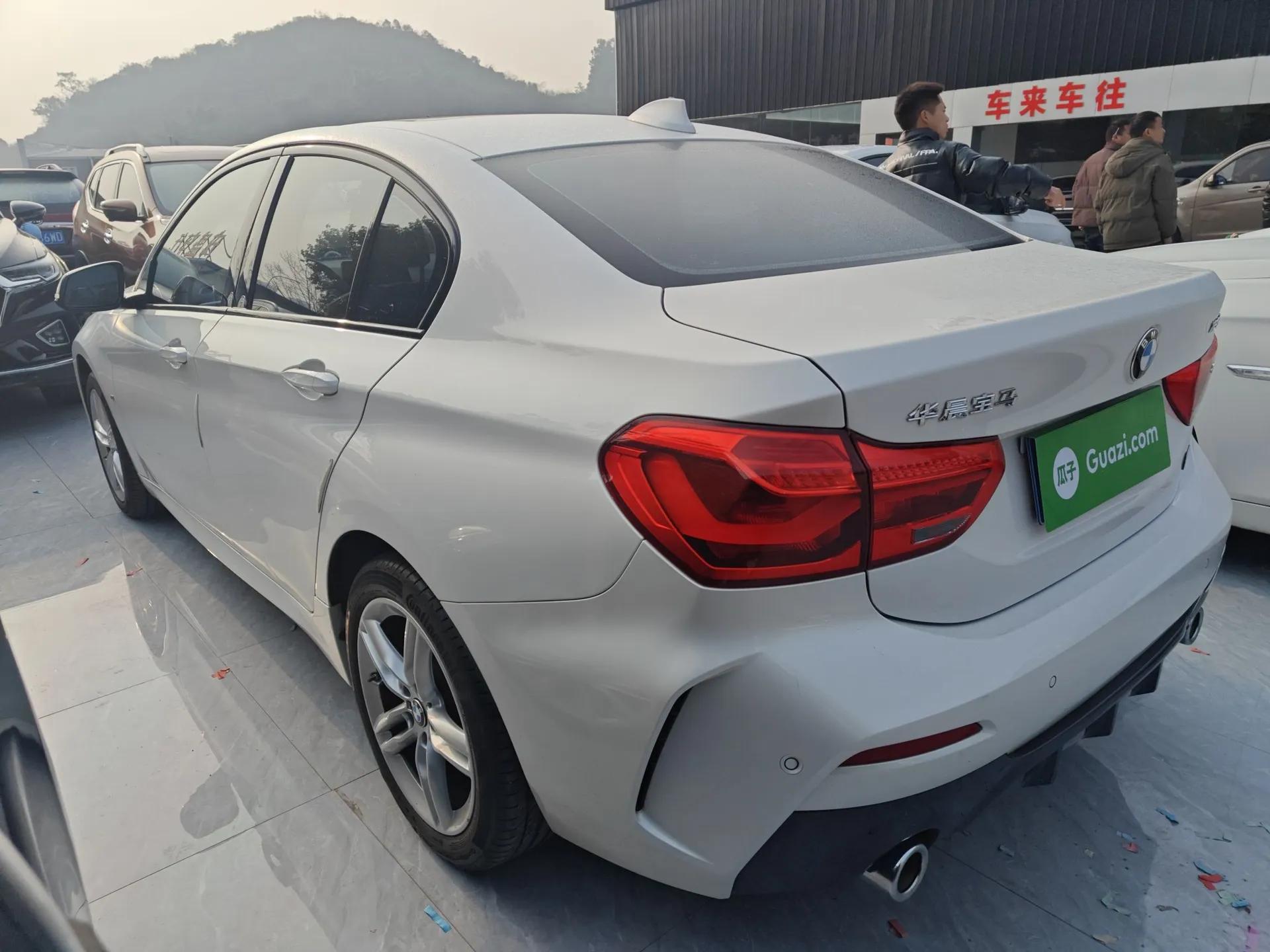 BMW 1 Series 2020 120i M Sport Package — миниатюра 7
