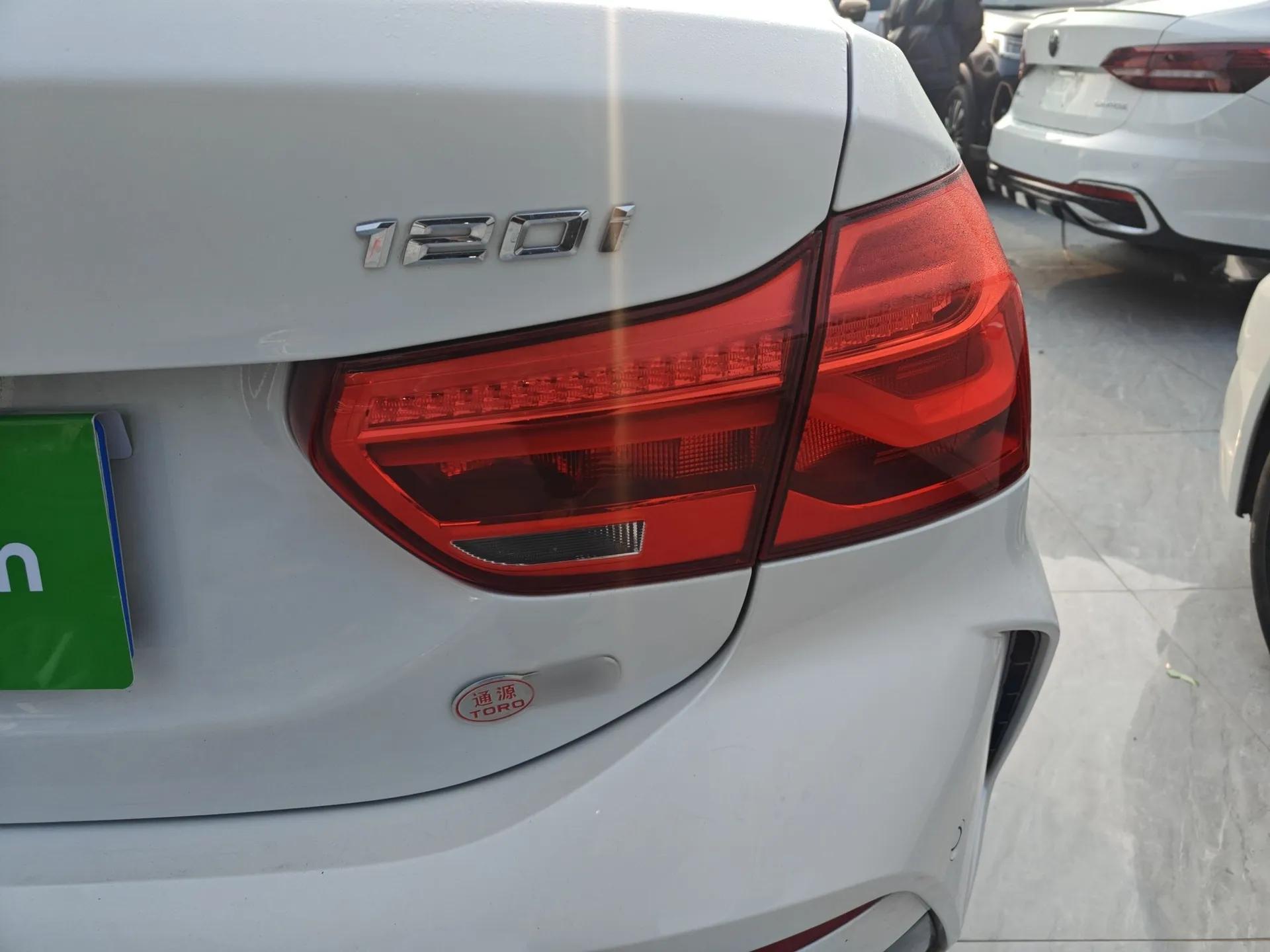 BMW 1 Series 2020 120i M Sport Package — миниатюра 8