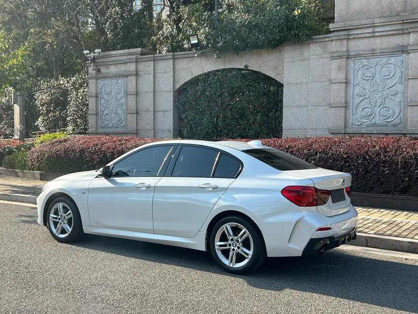 BMW 1 Series 2021 120i M Sport Night Edition — миниатюра 4