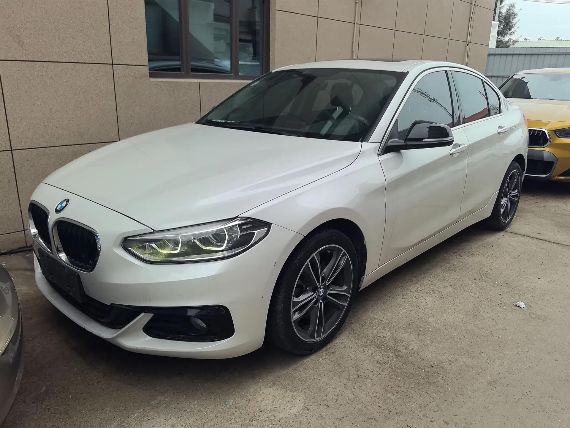 BMW 1 Series 2018 Facelifted 118i Sport Edition — миниатюра 1