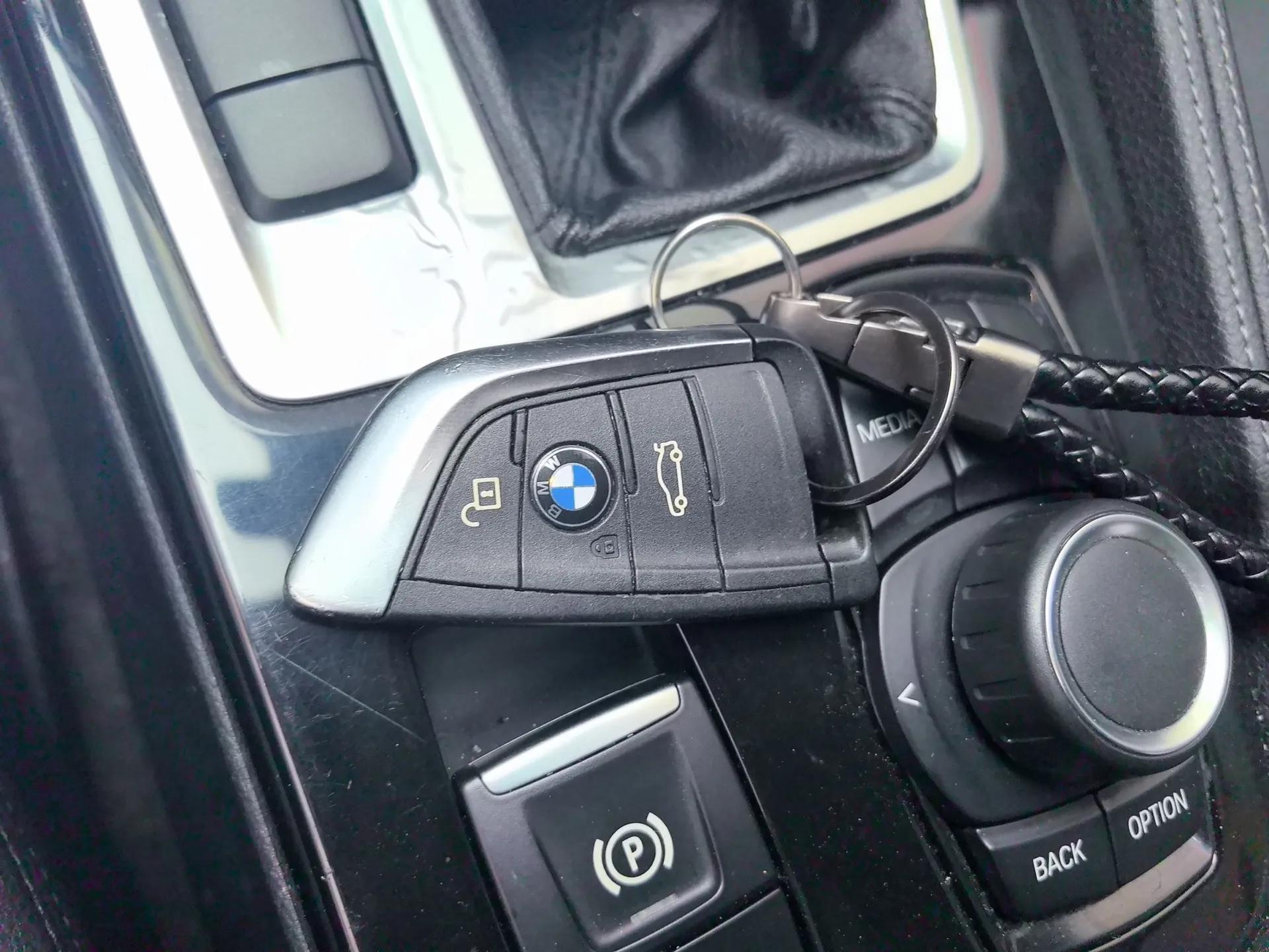 BMW 1 Series 2018 Facelifted 118i Sport Edition — миниатюра 12
