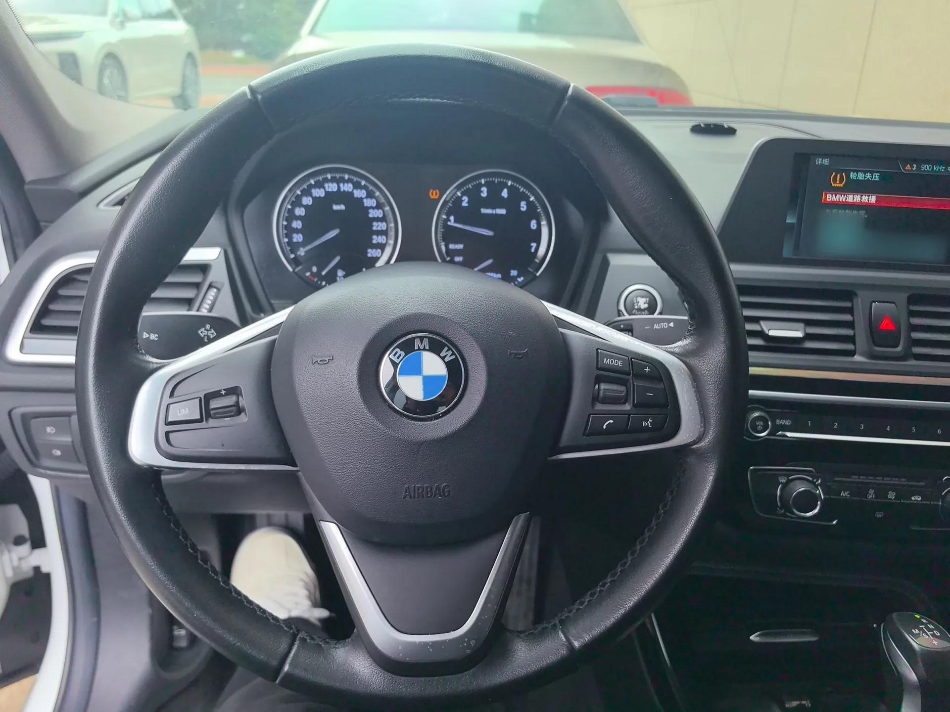 BMW 1 Series 2018 Facelifted 118i Sport Edition — миниатюра 14