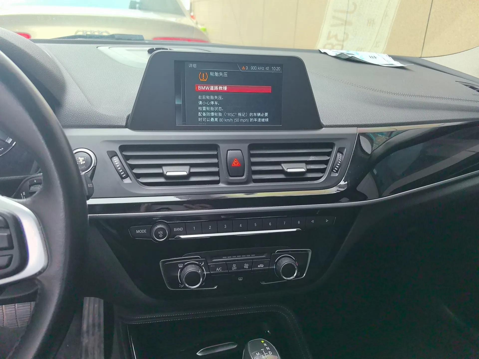 BMW 1 Series 2018 Facelifted 118i Sport Edition — миниатюра 16