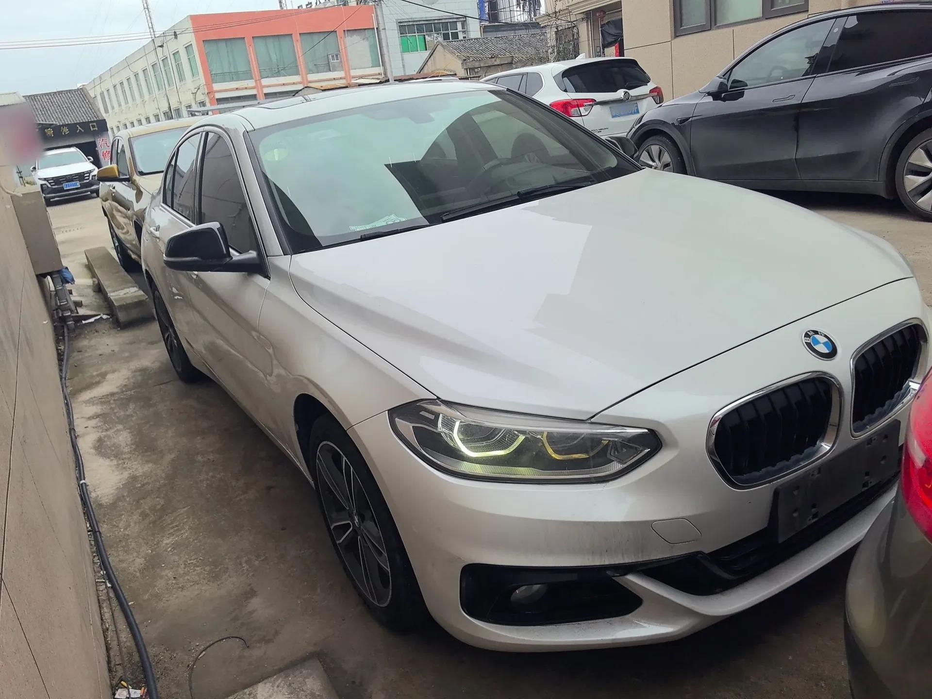 BMW 1 Series 2018 Facelifted 118i Sport Edition — миниатюра 3