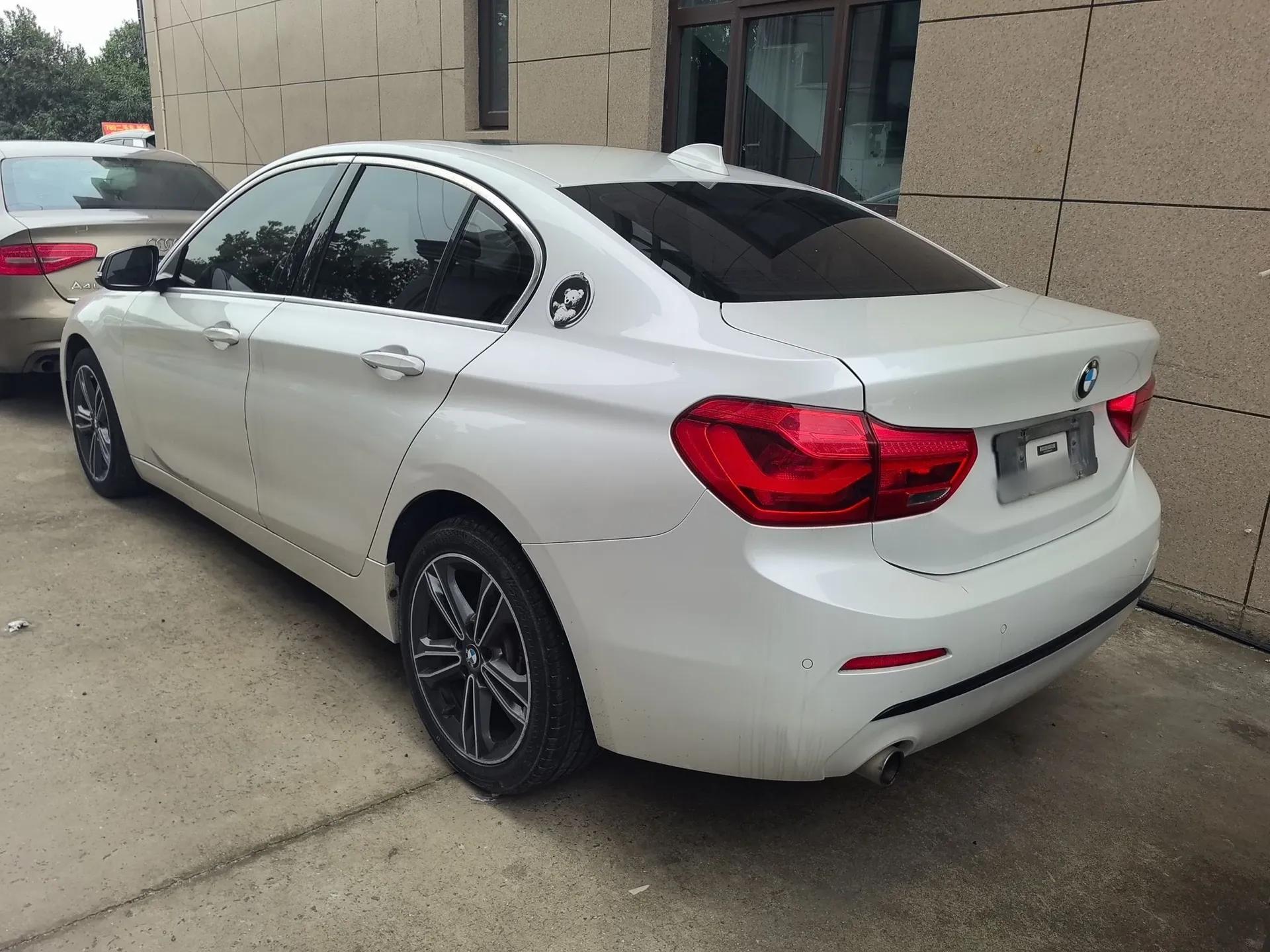 BMW 1 Series 2018 Facelifted 118i Sport Edition — миниатюра 4