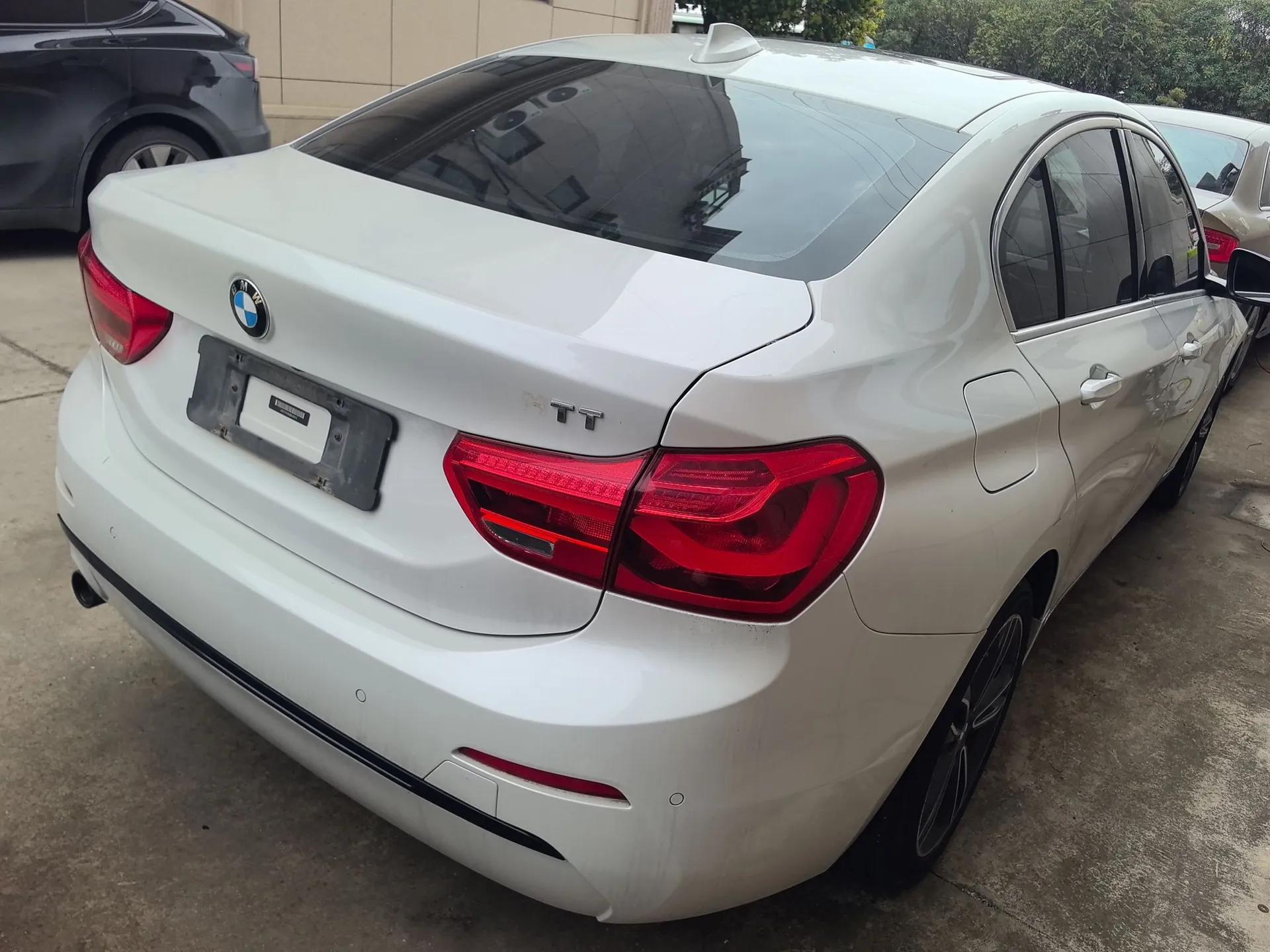 BMW 1 Series 2018 Facelifted 118i Sport Edition — миниатюра 6