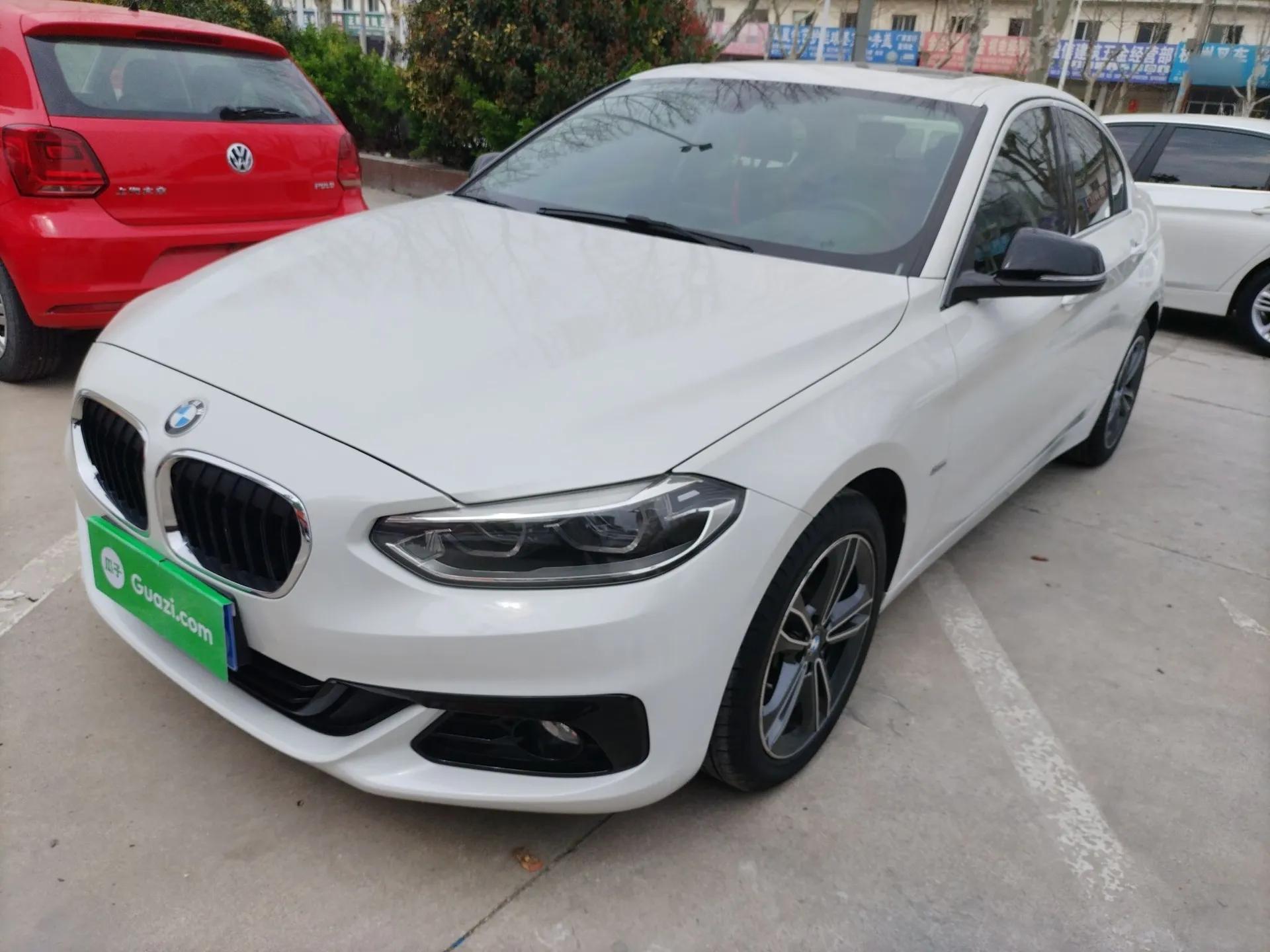 BMW 1 Series 2018 118i Sport Edition — миниатюра 1