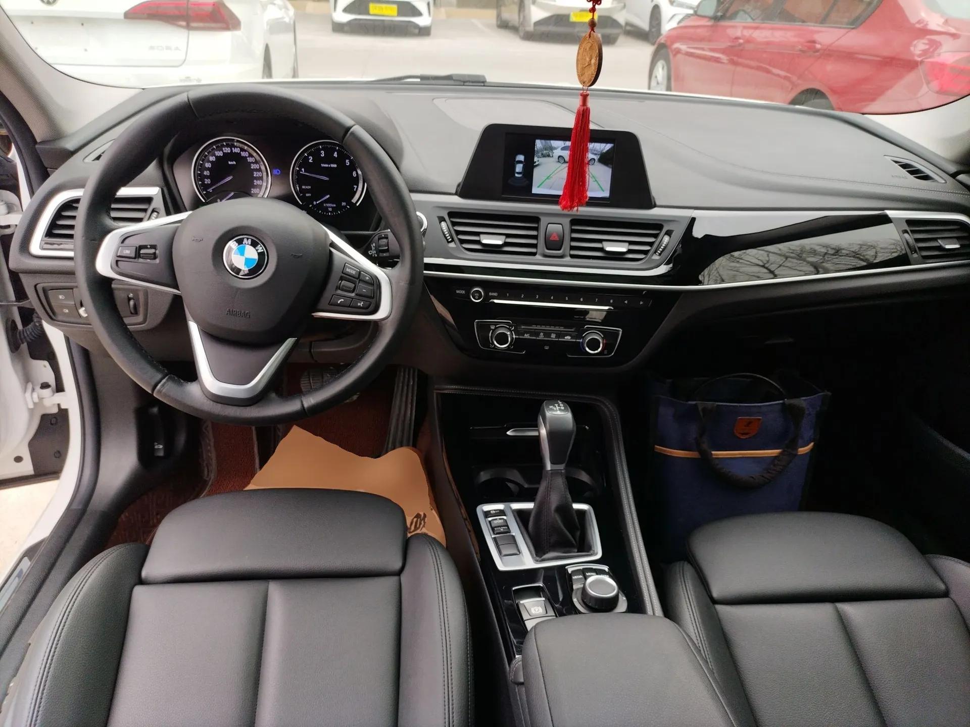 BMW 1 Series 2018 118i Sport Edition — миниатюра 13