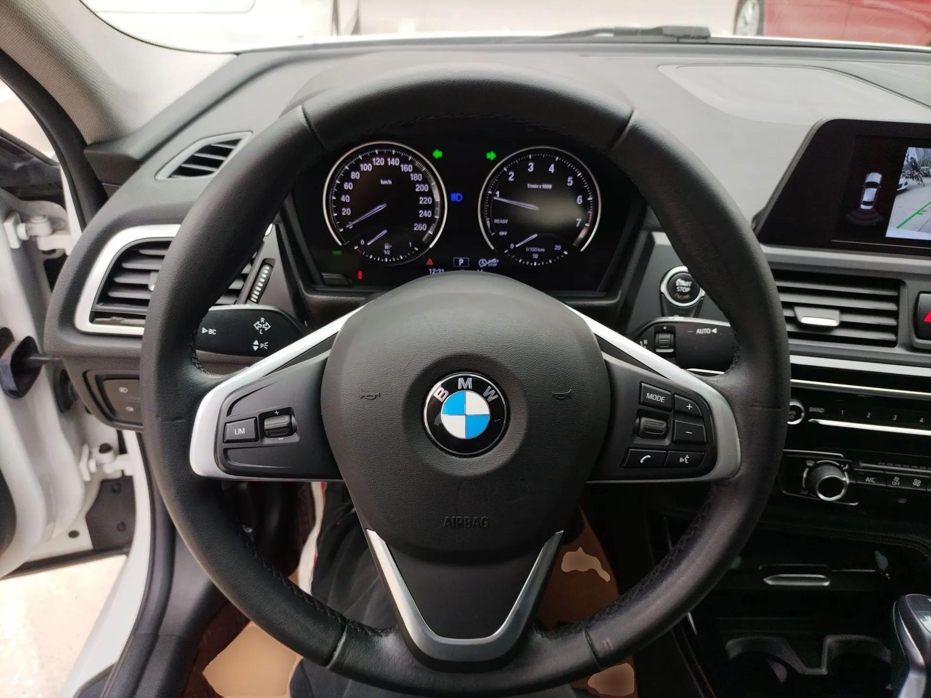 BMW 1 Series 2018 118i Sport Edition — миниатюра 14