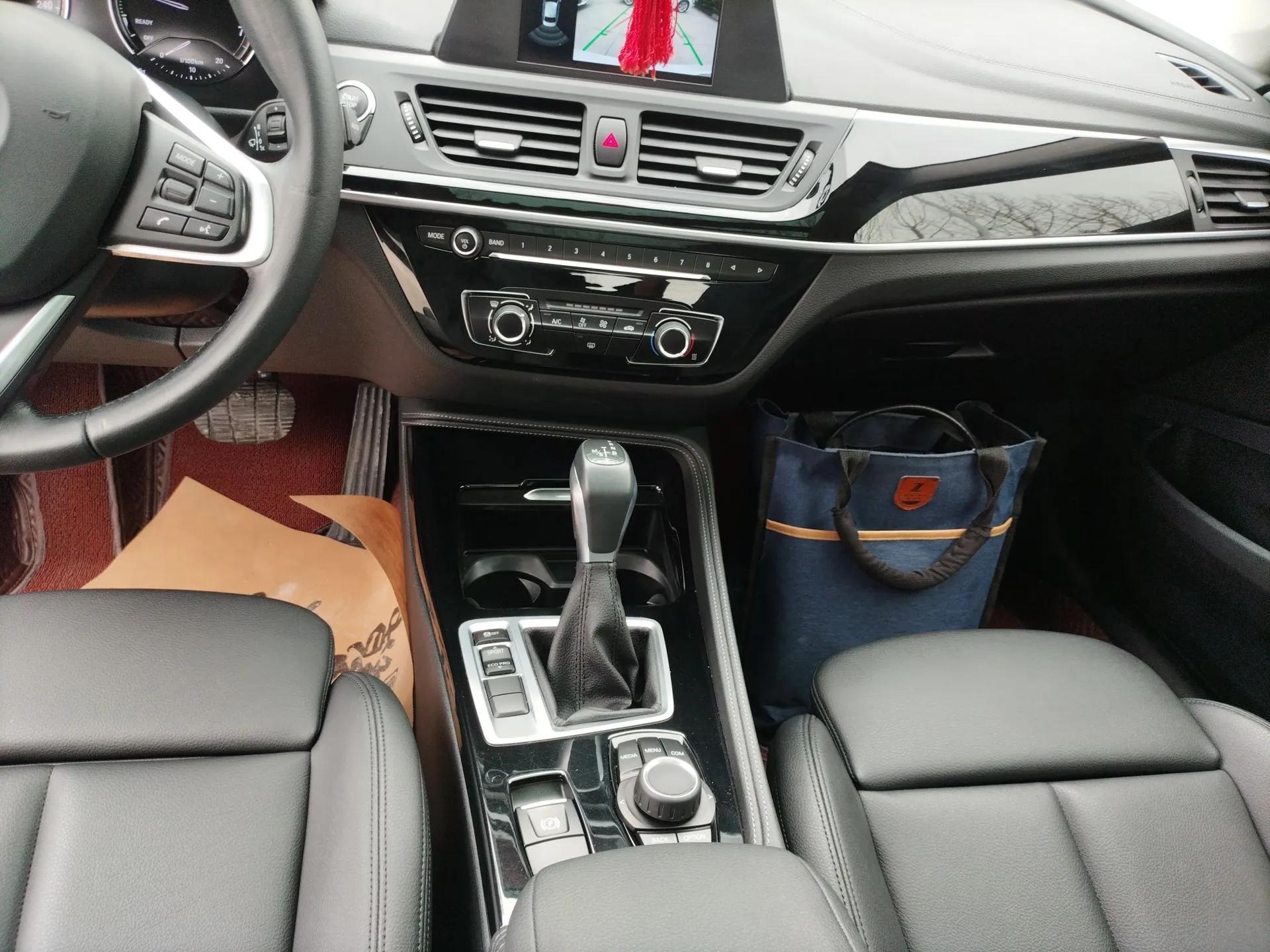 BMW 1 Series 2018 118i Sport Edition — миниатюра 17