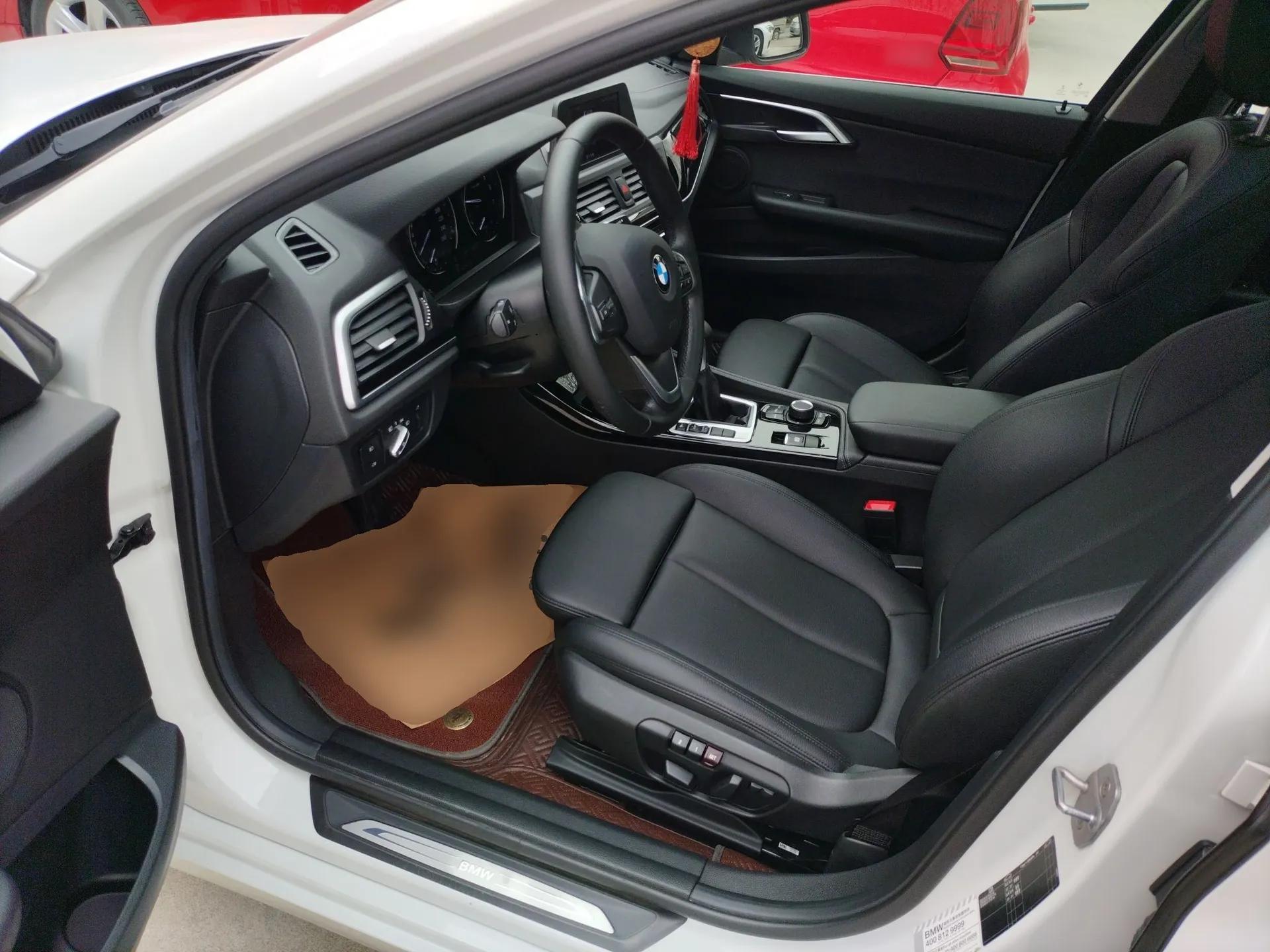 BMW 1 Series 2018 118i Sport Edition — миниатюра 19