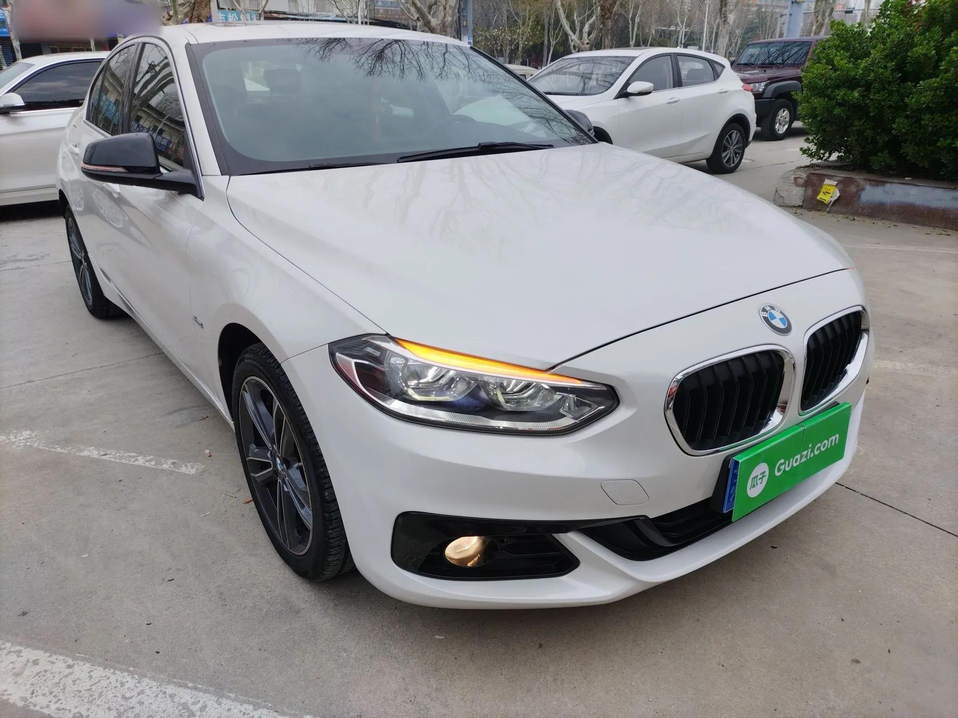 BMW 1 Series 2018 118i Sport Edition — миниатюра 3