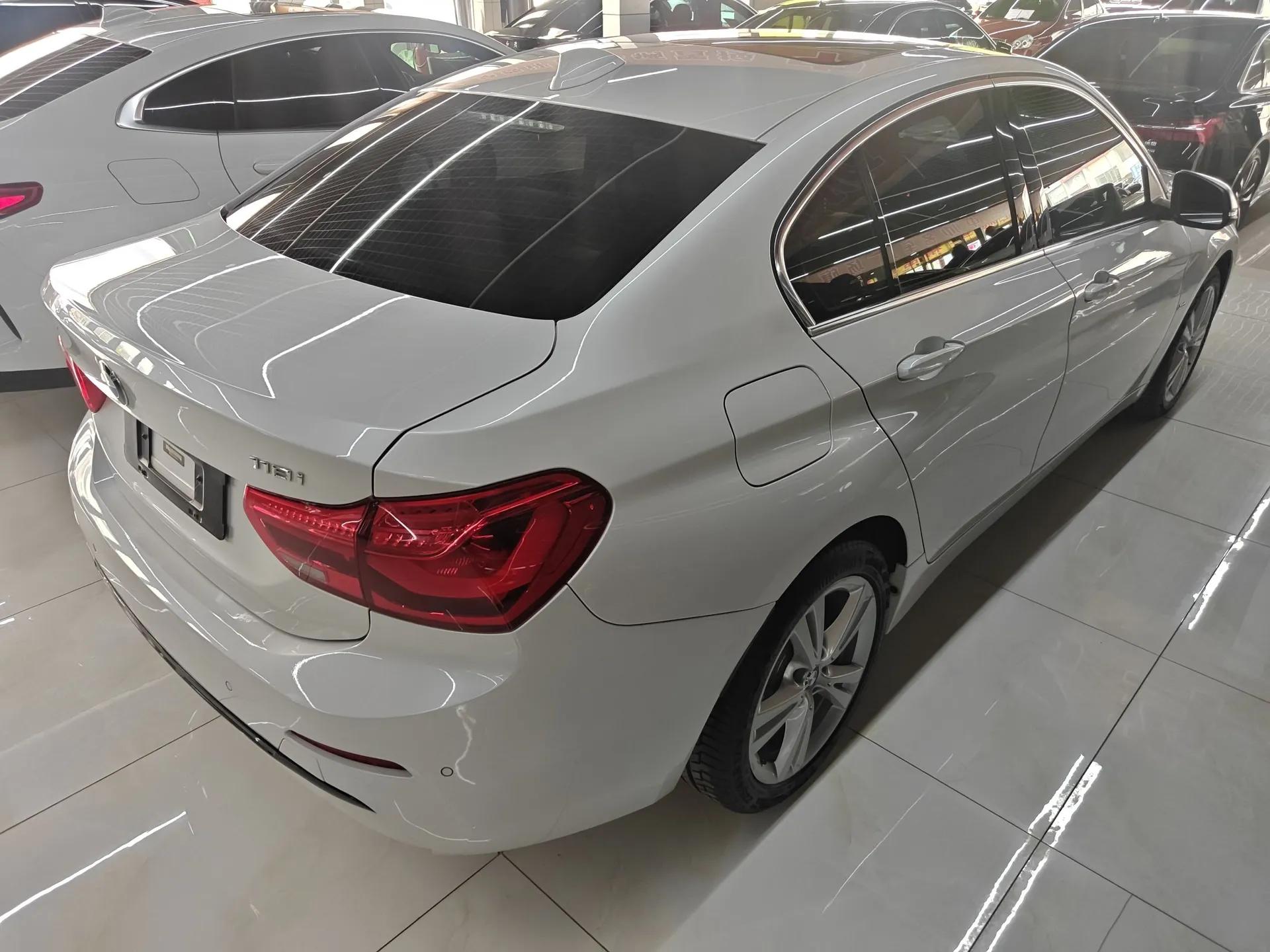 BMW 1 Series 2017 118i Design Package Model — миниатюра 4