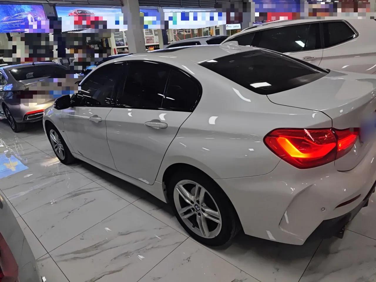 BMW 1 Series 2022 120i M Sport Night Edition — миниатюра 4