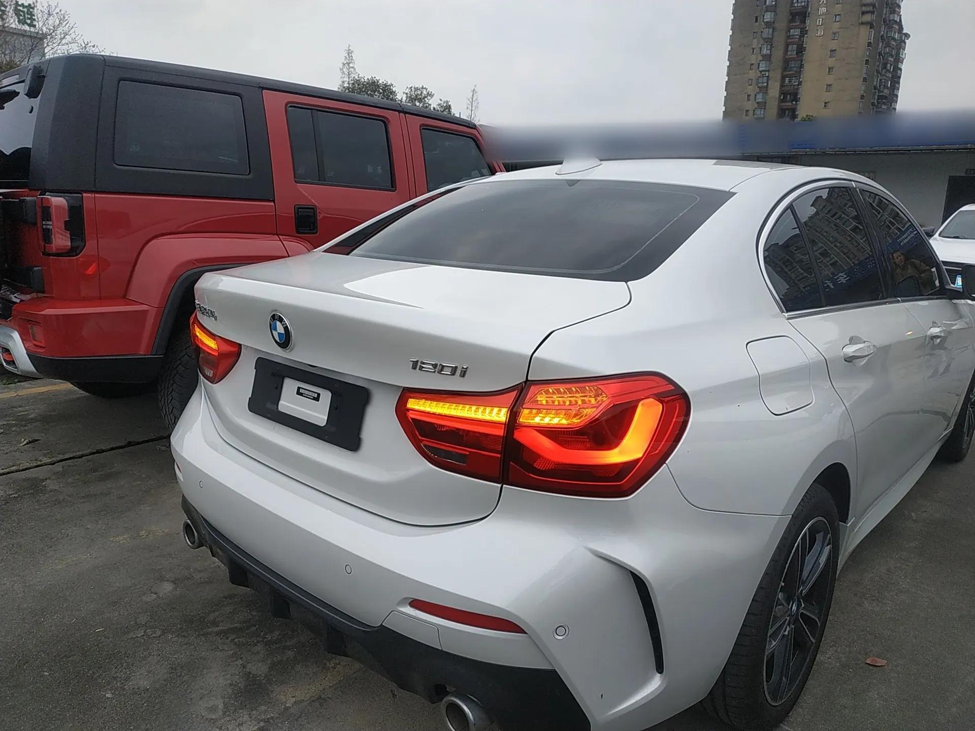 BMW 1 Series 2023 120i M Sport Edition — миниатюра 4