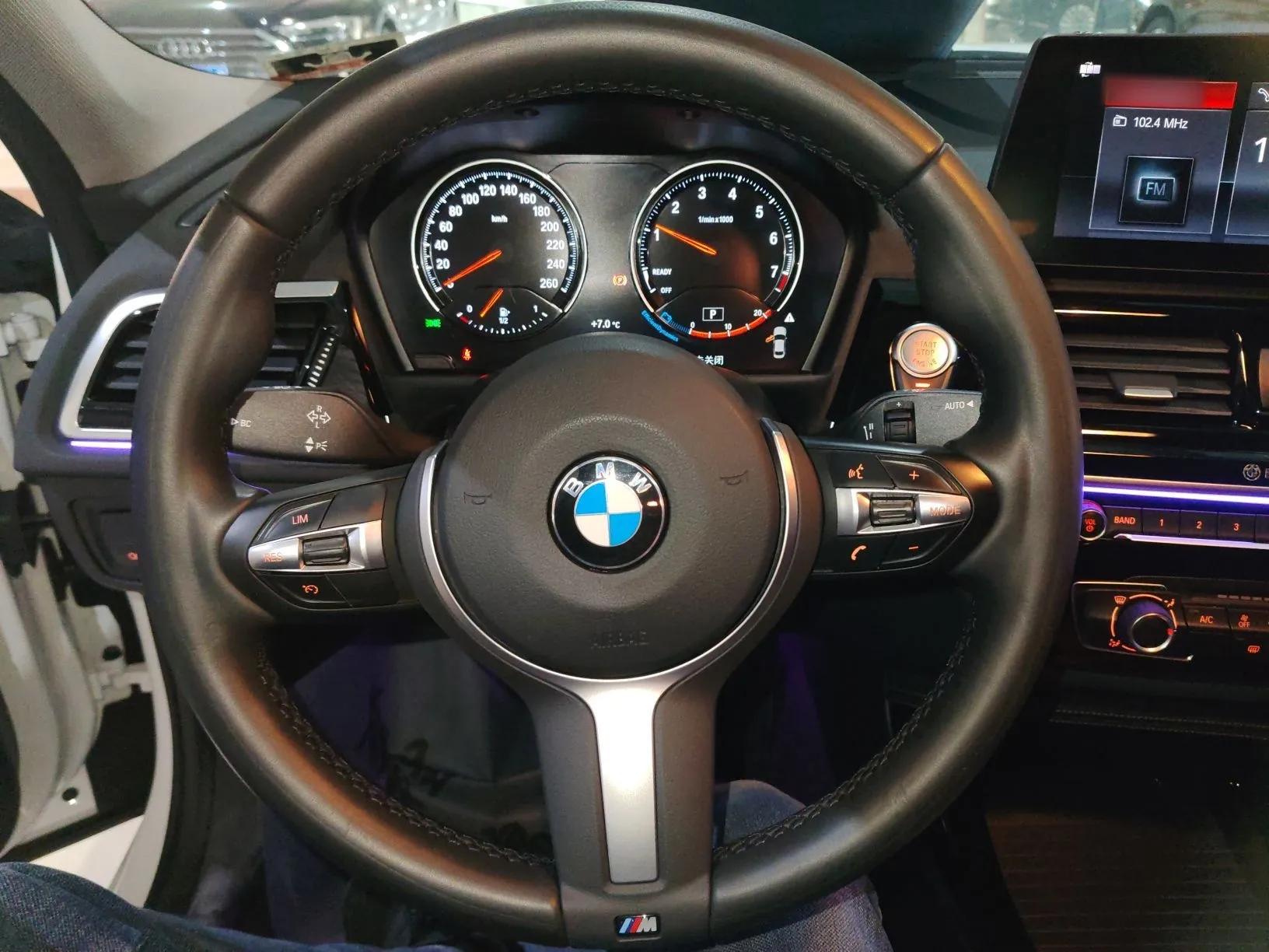 BMW 1 Series 2022 120i M Sport Night Edition — миниатюра 12