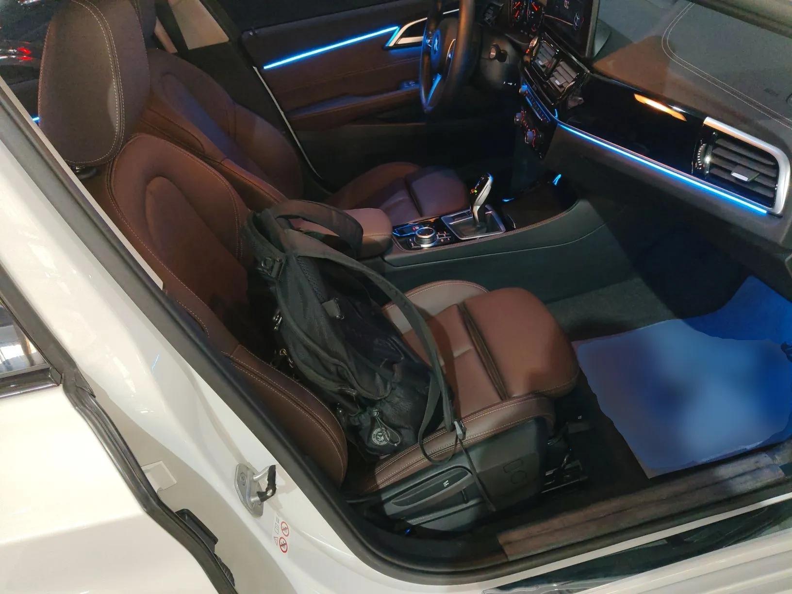 BMW 1 Series 2022 120i M Sport Night Edition — миниатюра 23