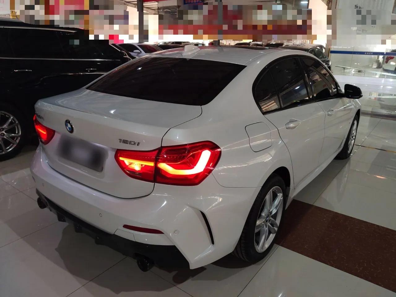BMW 1 Series 2022 120i M Sport Night Edition — миниатюра 7