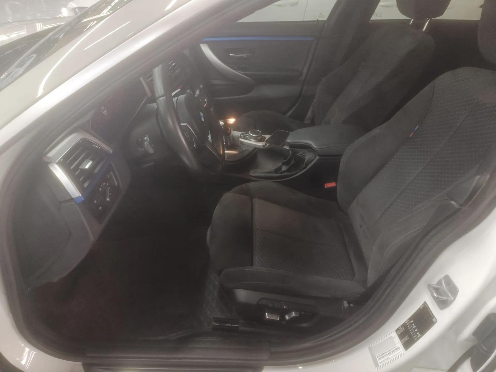 BMW 4 Series 2019 425i Gran Coupe M Sport Package — миниатюра 16