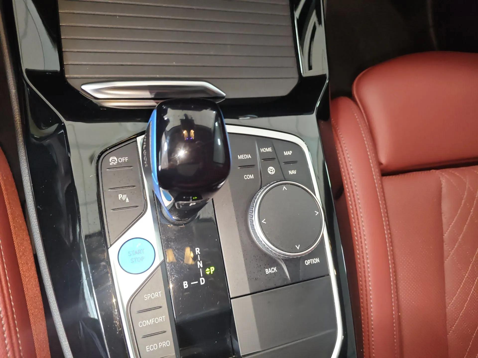 BMW iX3 2022 Leading Model — миниатюра 16