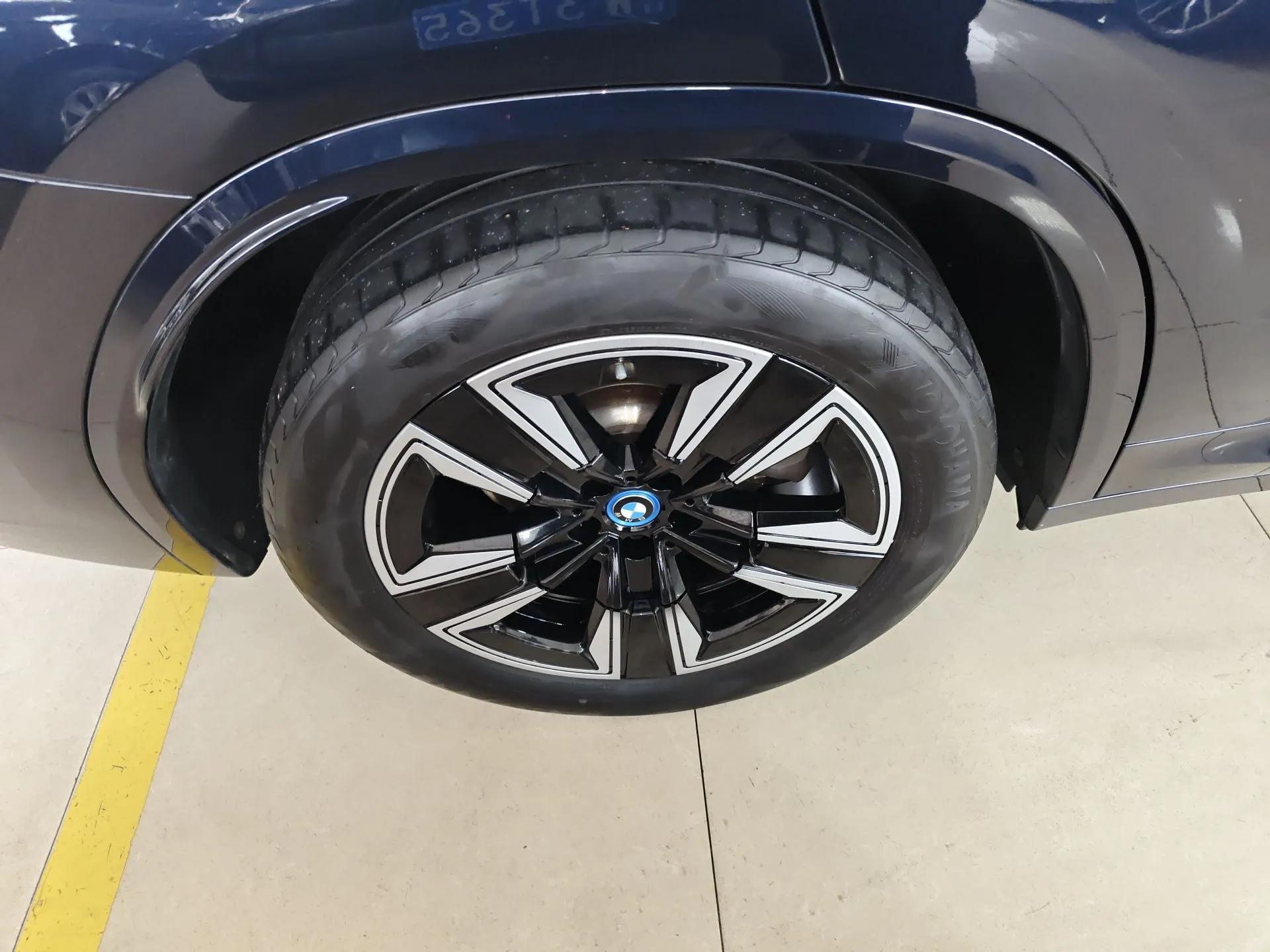 BMW iX3 2022 Leading Model — миниатюра 10