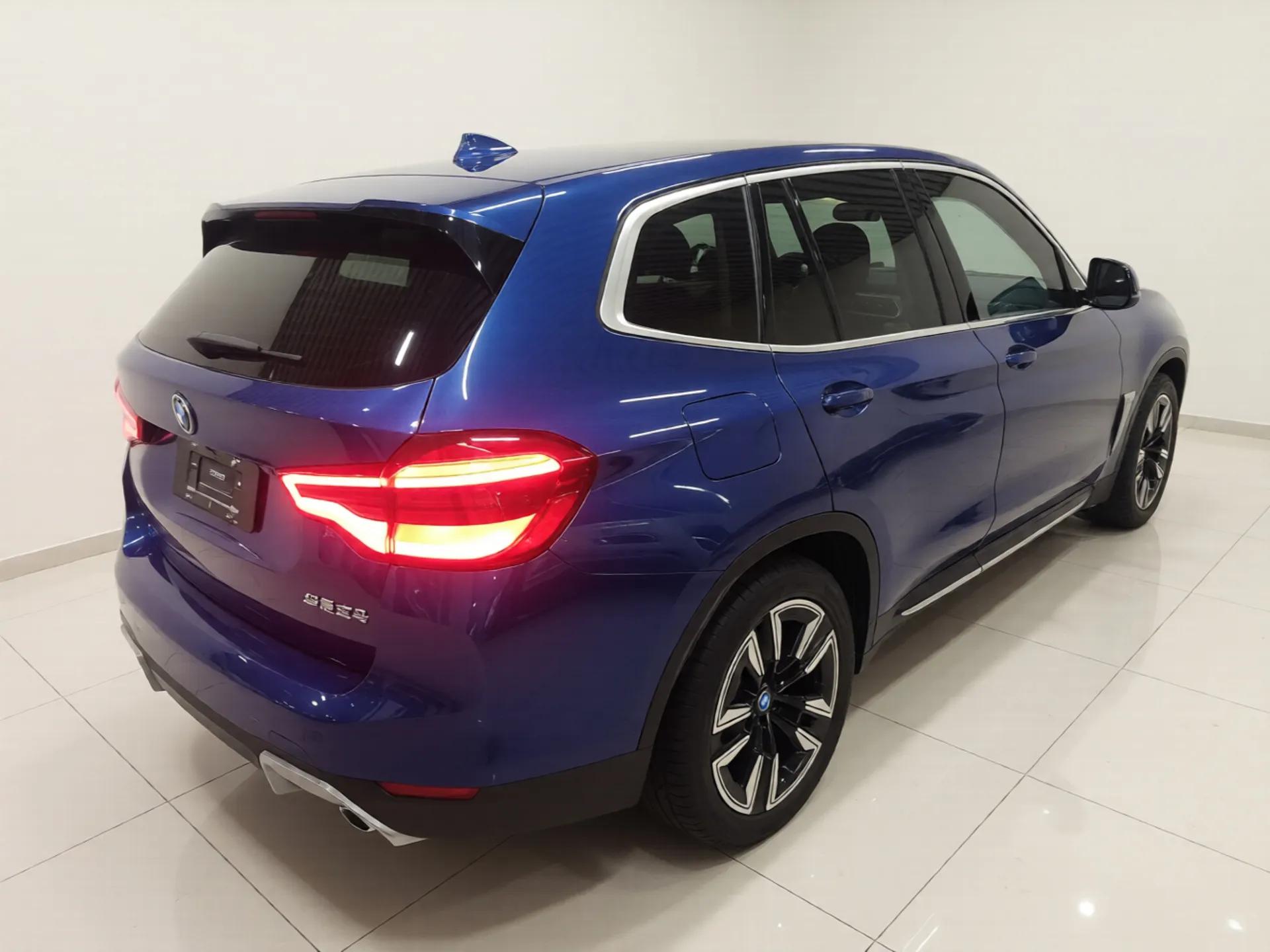 BMW iX3 2021 Updated Leading Edition — миниатюра 4