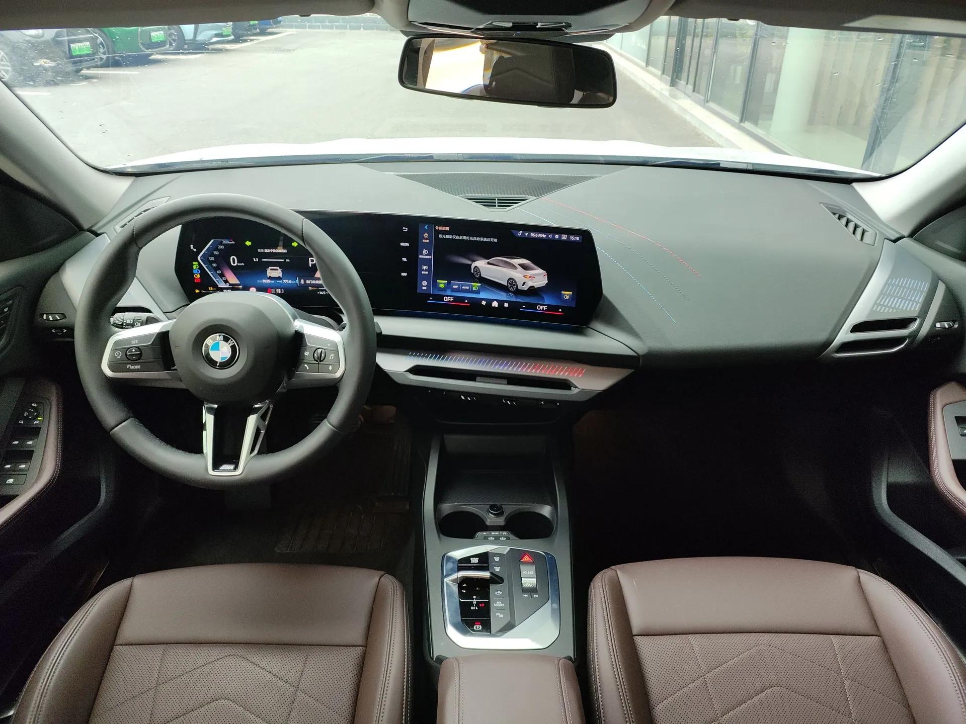 BMW 2 Series 2025 225L M Sport Package — миниатюра 13
