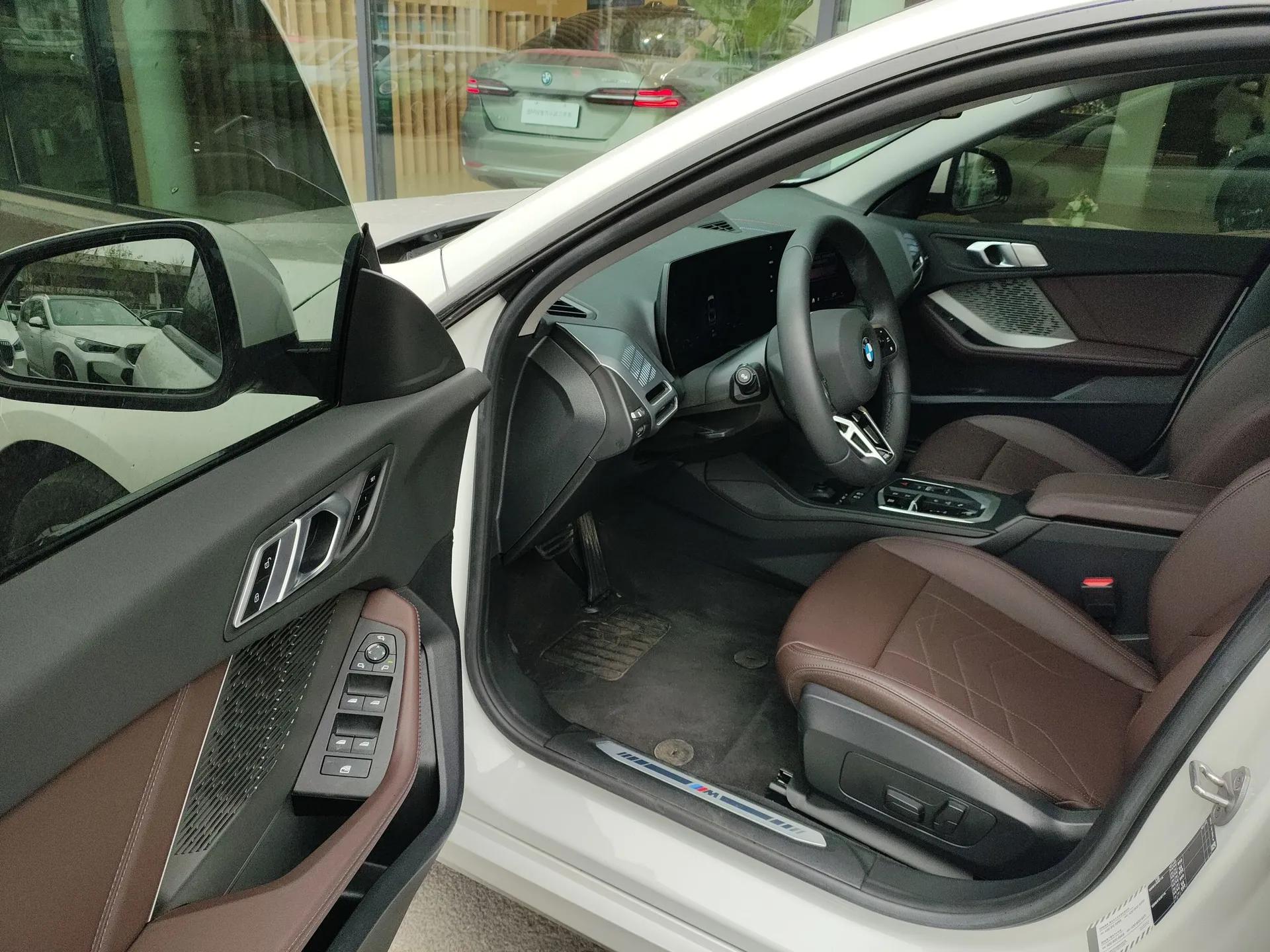 BMW 2 Series 2025 225L M Sport Package — миниатюра 19