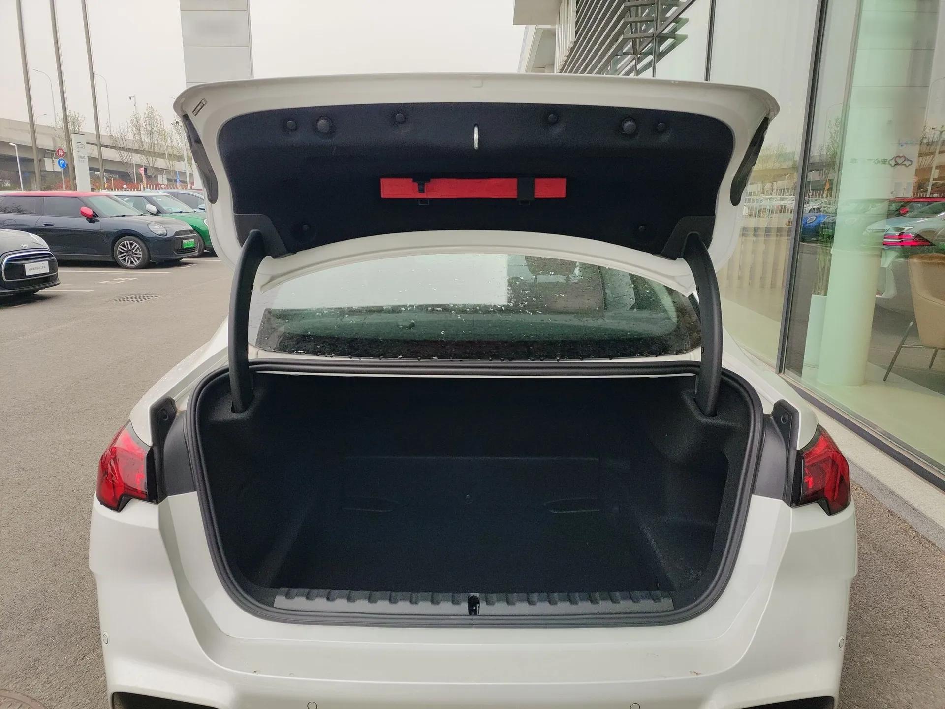 BMW 2 Series 2025 225L M Sport Package — миниатюра 22