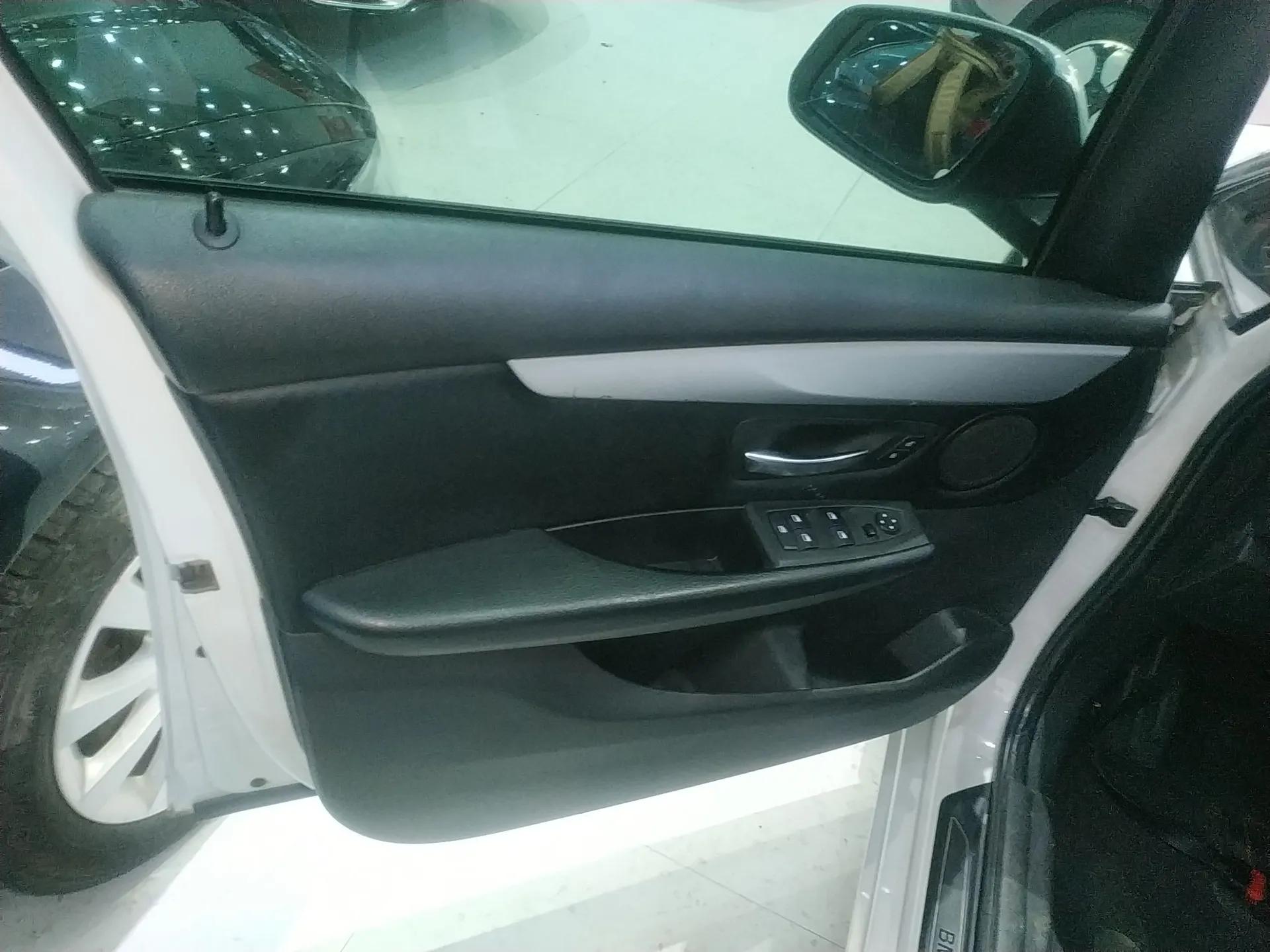 BMW 2 Series Active Tourer 2016 218i Leading Model — миниатюра 25