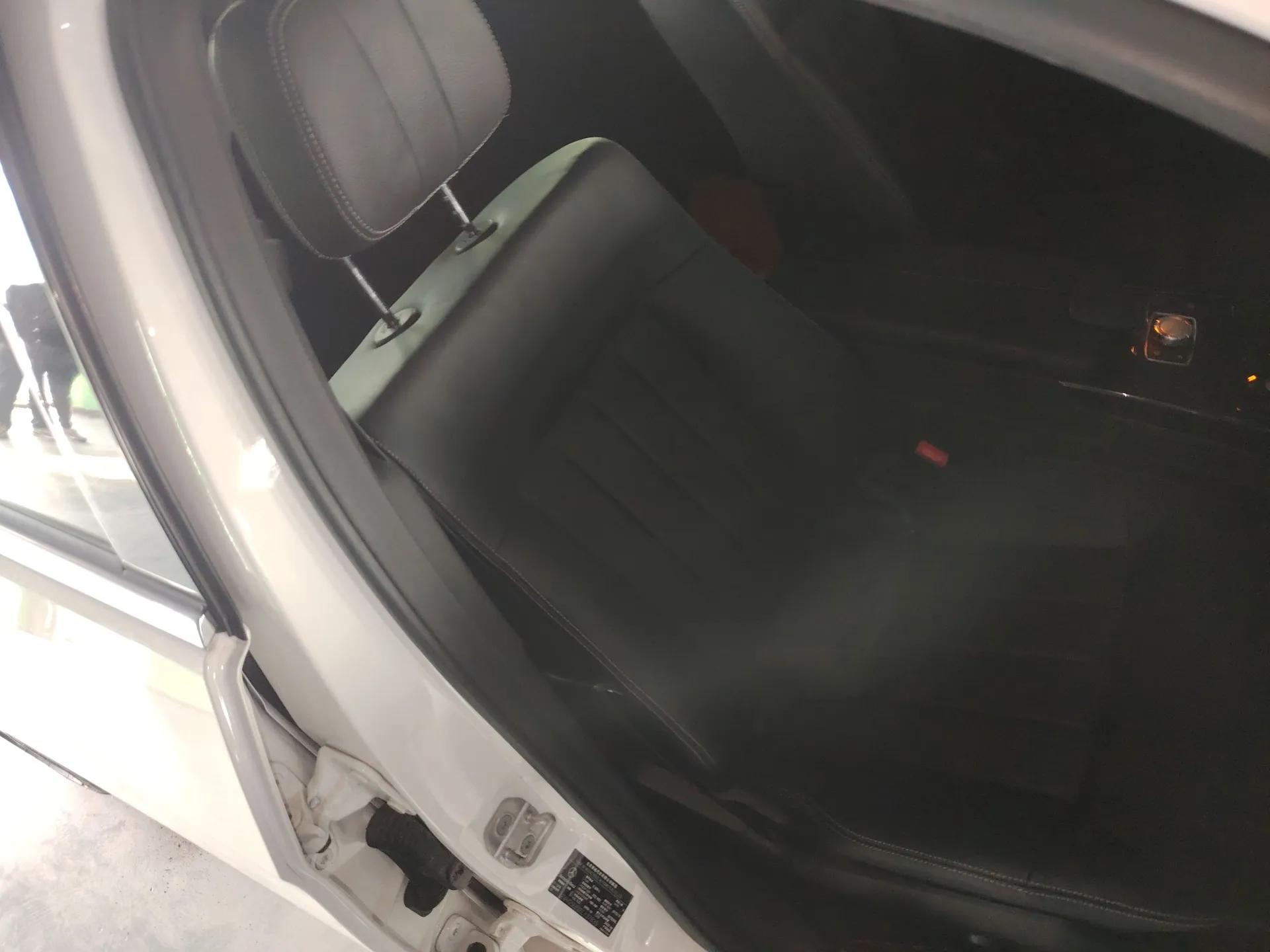 Mercedes-Benz E-Class 2014 E 300 L Sport Edition — миниатюра 23