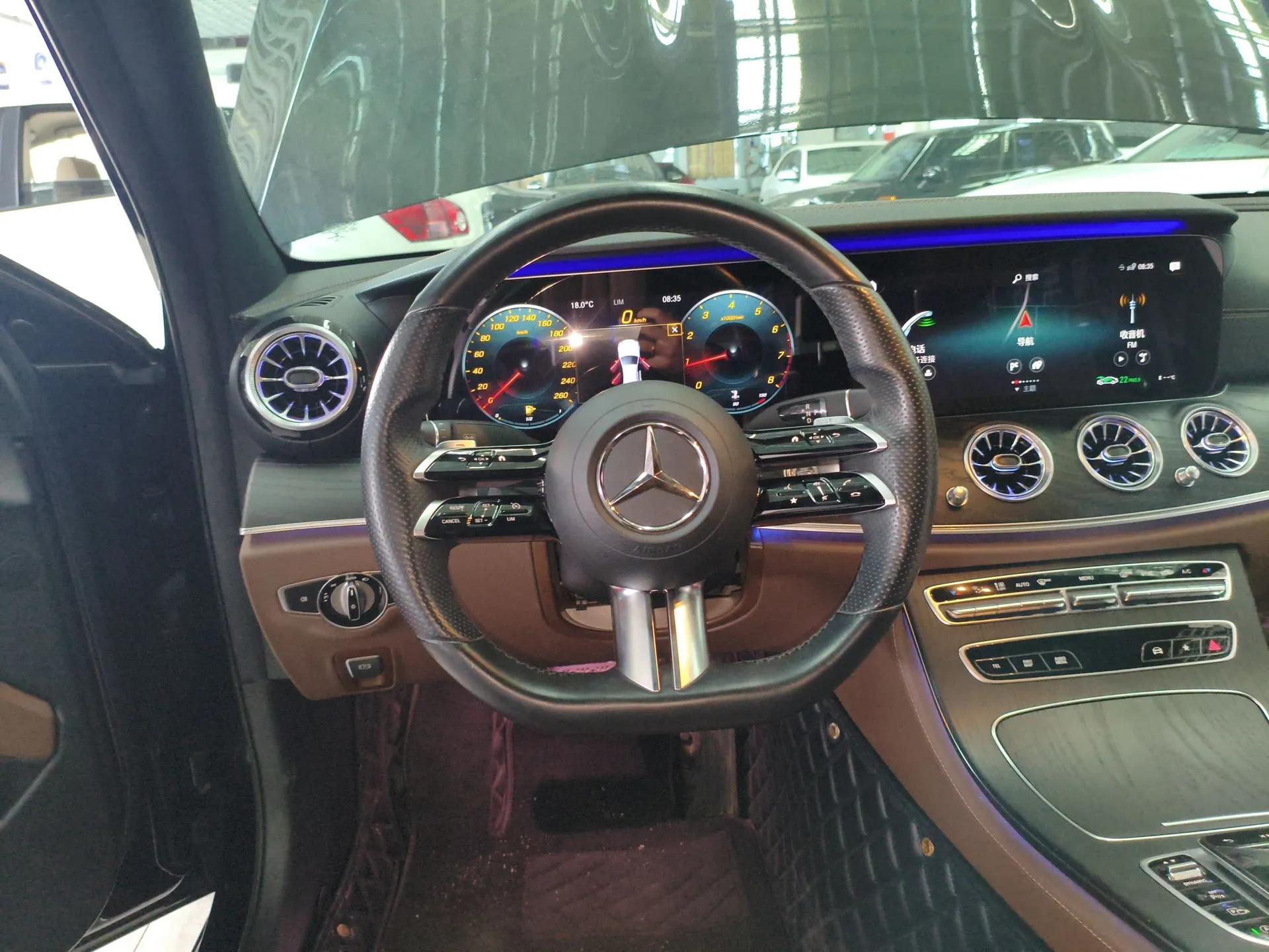 Mercedes-Benz E-Class 2021 E 300 L Sporty and Stylish Model — миниатюра 14